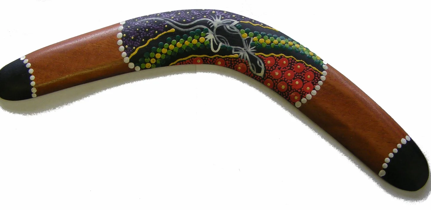 One World is Enough Dekoracyjny Aborygejski styl drewniany bumerang - 40 cm - sprawiedliwy handel