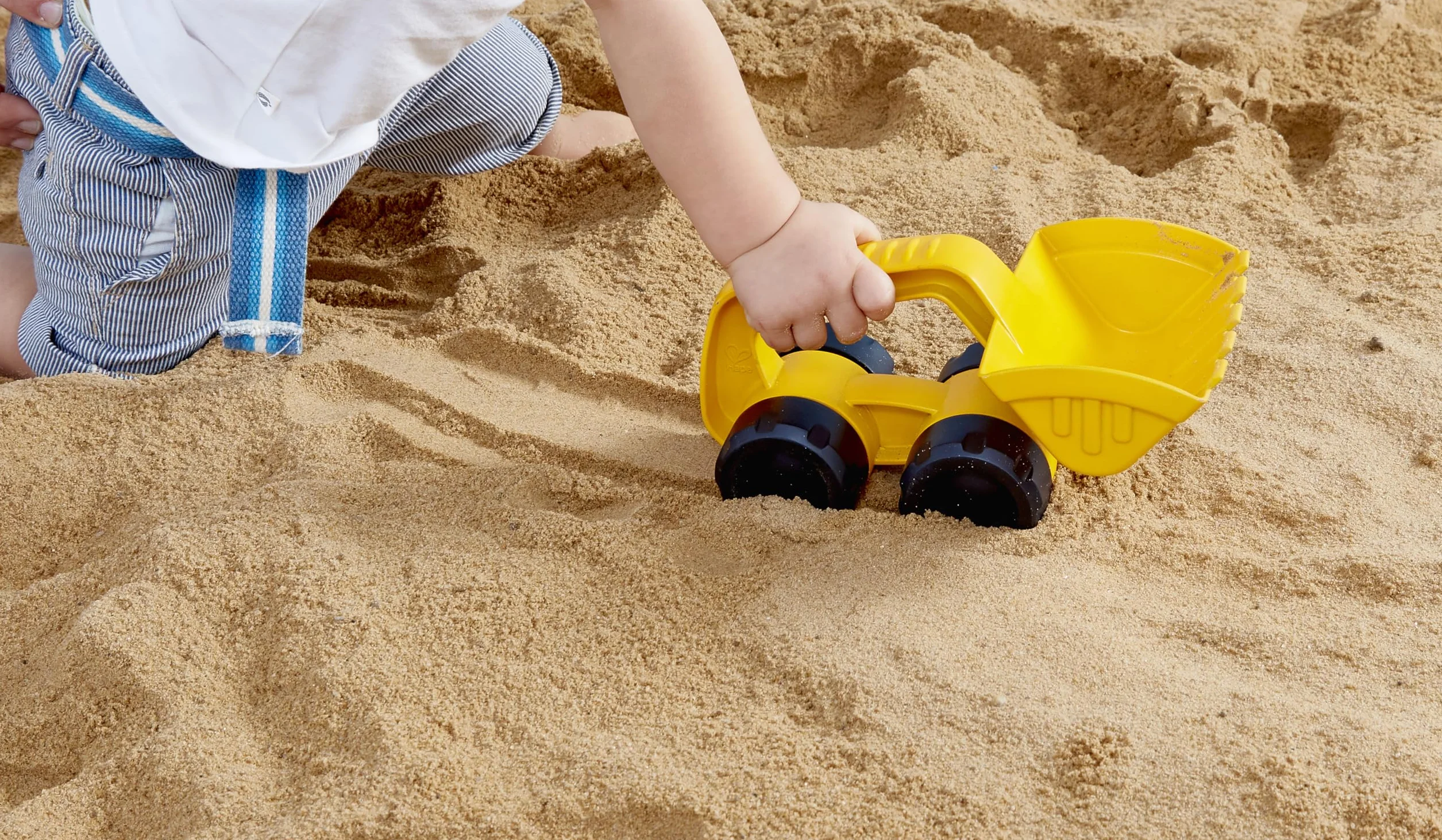 Hape E4054 Monster Digger - All Terrain Sand and Garden Toy