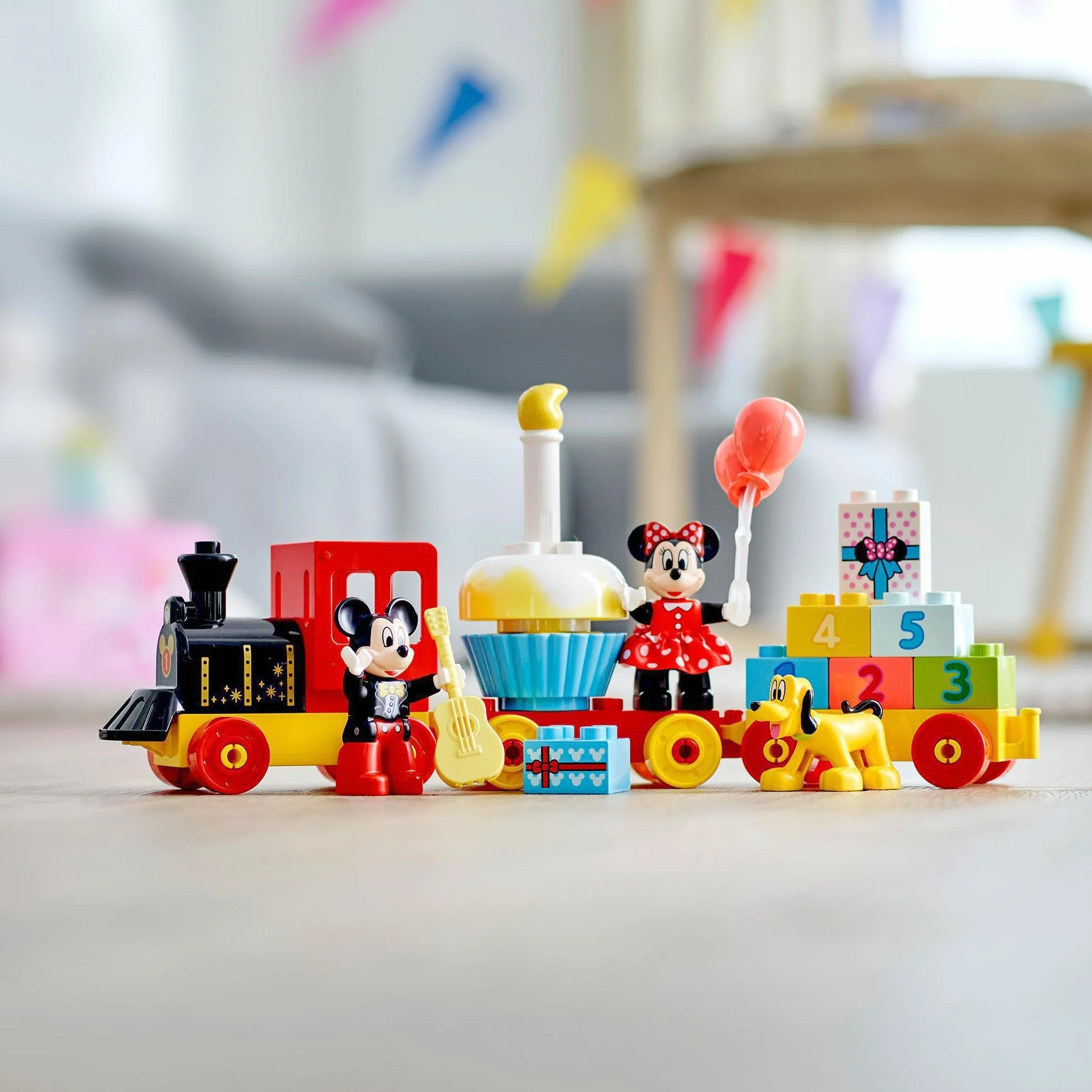 LEGO DUPLO ǀ Disney 10941 Urodzinowy pociąg myszek Miki i Minnie — edukacyjna zabawka z cyferkami dla dzieci (22 elementy)