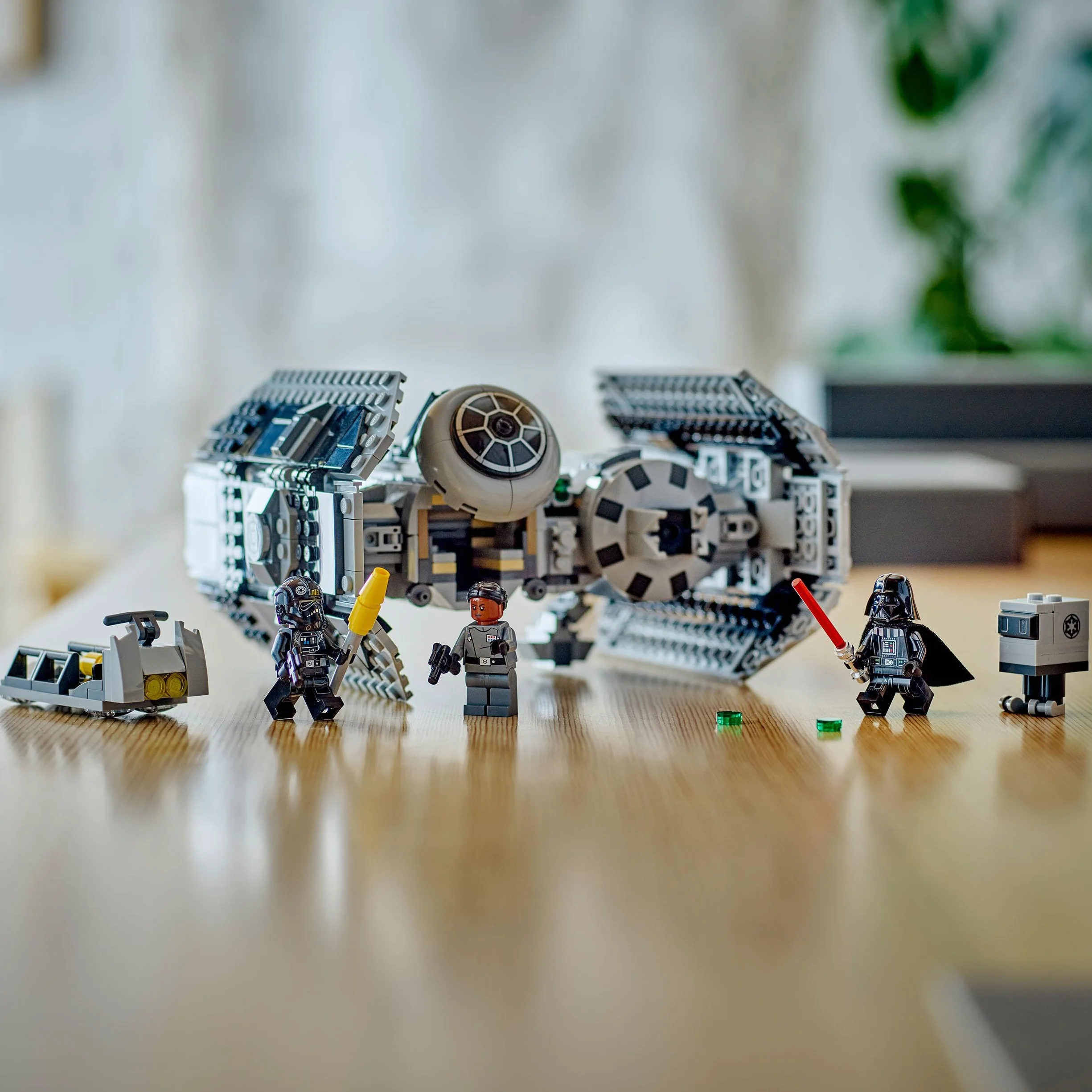LEGO Star Wars Bombowiec TIE Model z Klocków, Zabawka dla Dziecka, Statek Gwiezdny z Minifigurką Dartha Vadera z Mieczem Świetlnym i Figurką Droida GNK, Pomysł na Prezent, 75347
