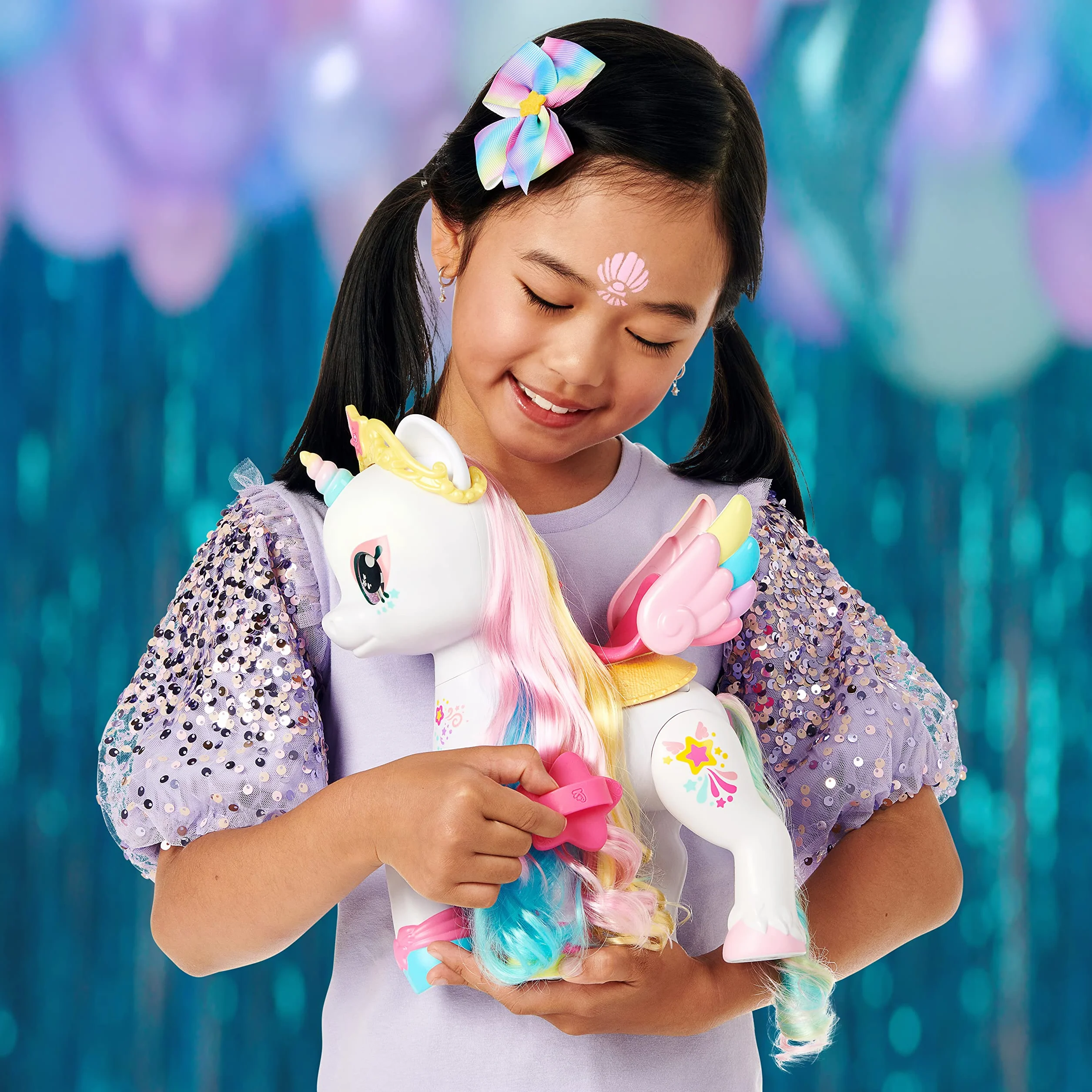 Kindi Kids Secret Saddle Makeup Dress. 1 magiczna gąbka. Akcesoria do szczotkowania i stylizacji grzywy jednorożca można znaleźć w jego siodle, 50247, Wielokolorowy, M