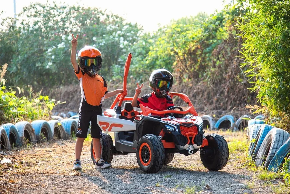 Samochód Buggy 24V Can-Am MARVERICK UTV, 4 x 200 W, pomarańczowy, 2-osobowy dla dzieci w wieku 1-8 lat, RC rodzicielski