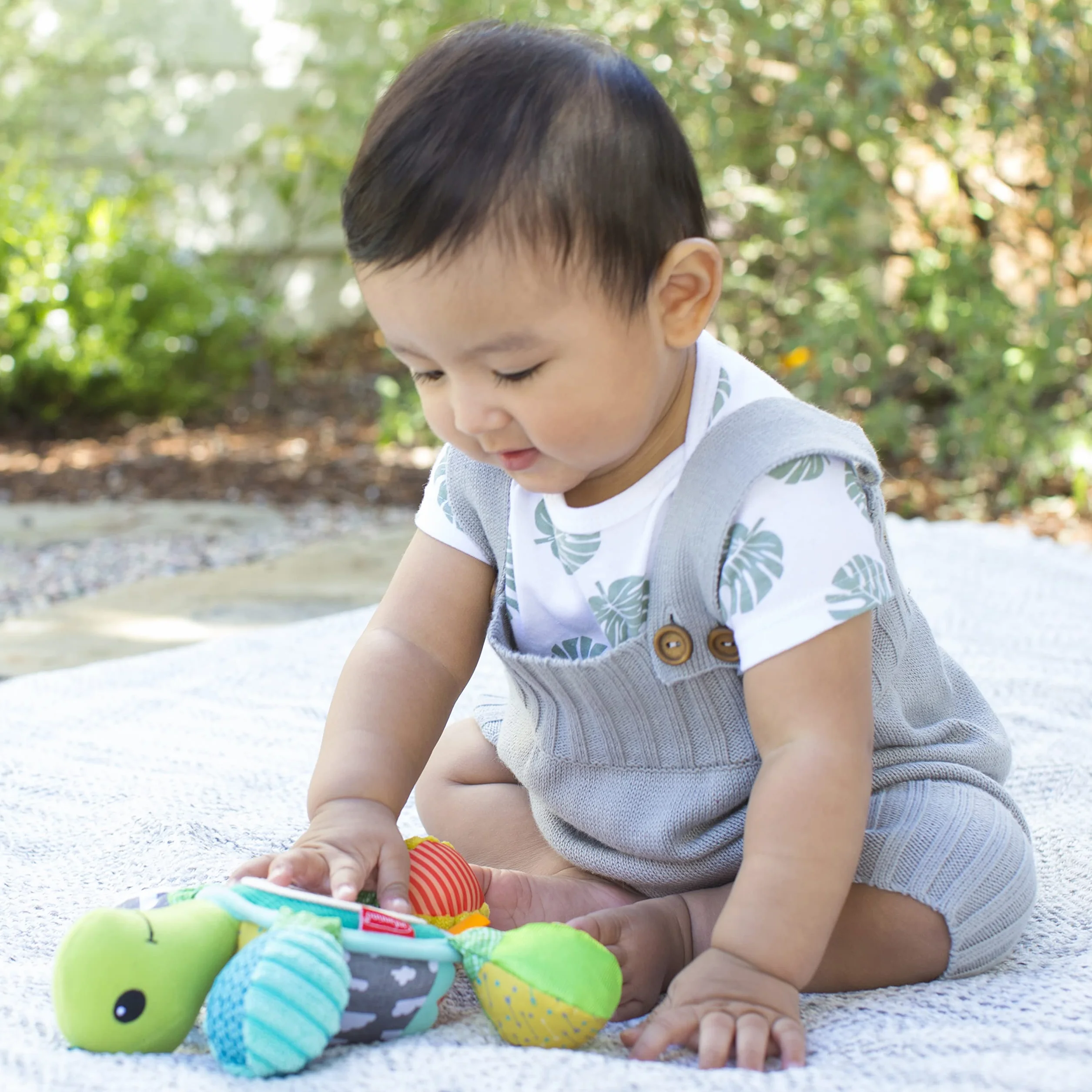 Infantino Go Gaga żółw Mirror Pal, klips do wózka dziecięcego i wózka dziecięcego, dla noworodka, zabawka sensoryczna, peek-a-Boo Play
