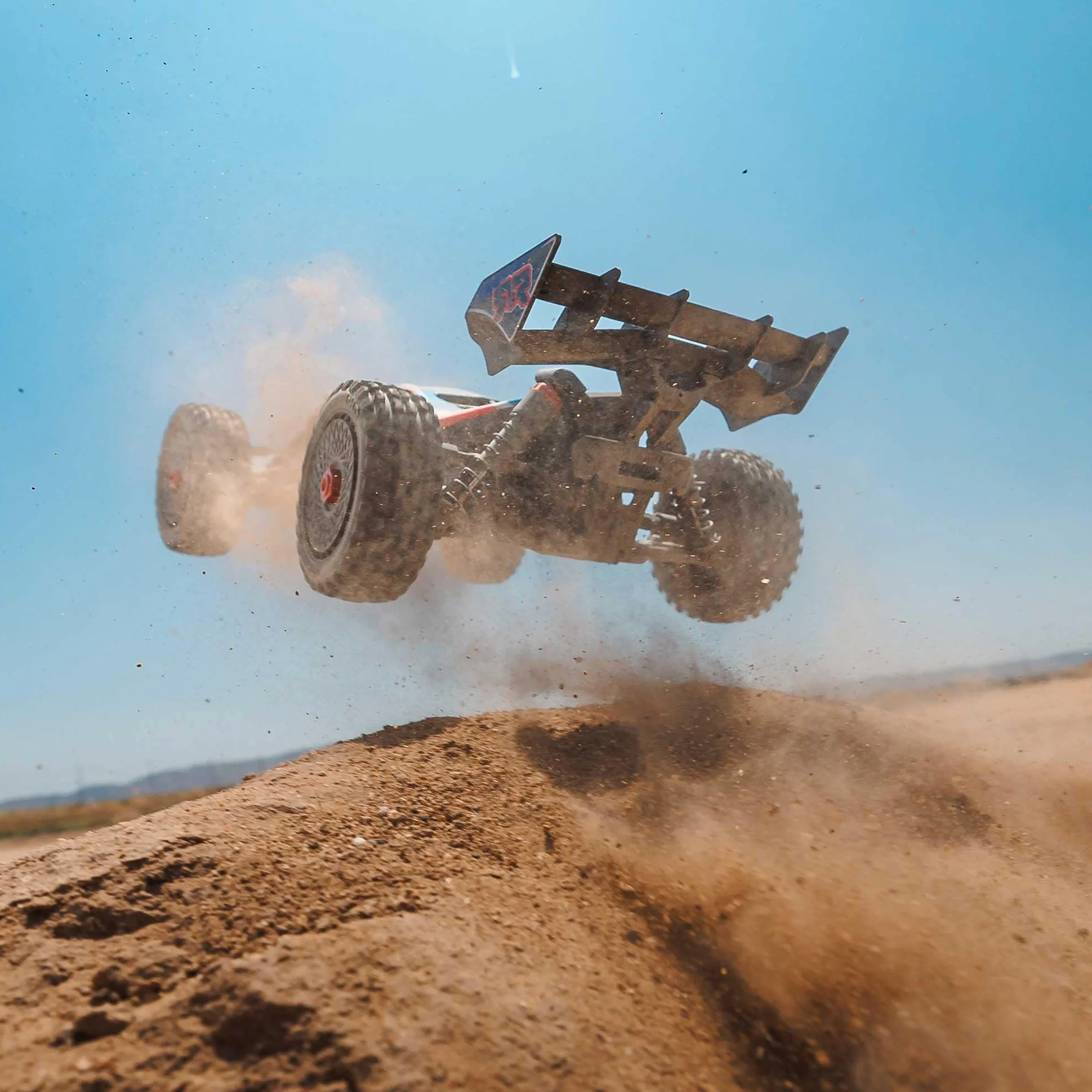 ARRMA RC Car 1/8 Typhon 4X4 223S BLX BRUSHLESS Buggy RTR (bateria i ładowarka nie są dołączone) z DSC RED/Blue, ARA4306V4T3