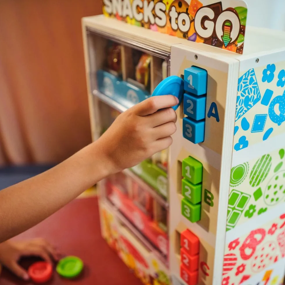 Melissa & Doug Drewniany automat sprzedający do sortowania, magazynowania i wybierania, drewniana zabawka dla dzieci w wieku powyżej 3. roku życia