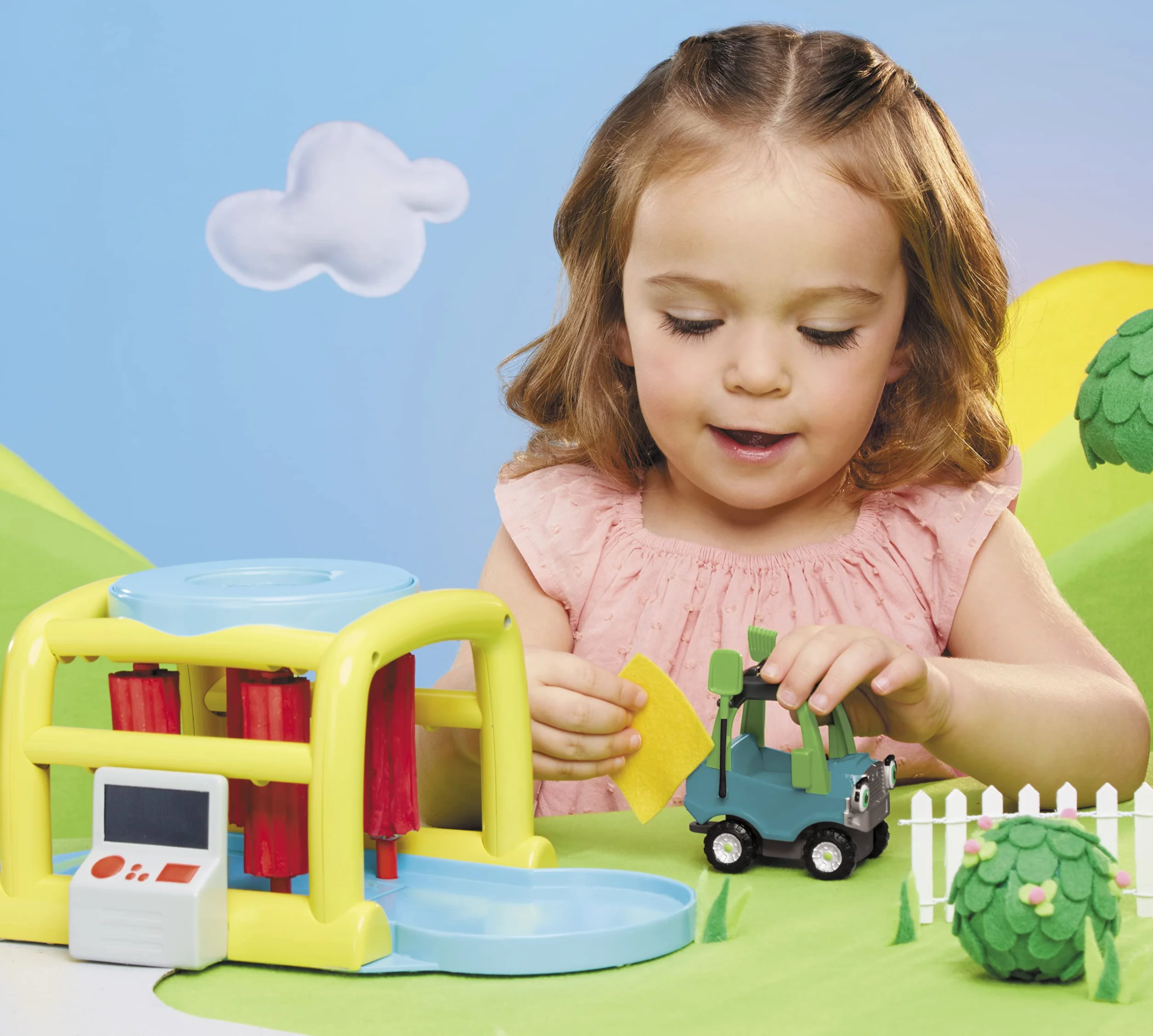 Little Tikes Let's Go Cozy Coupe - Myjnia samochodowa zmieniająca kolory z pojazdem do pchania i zabawy - w zestawie ciężarówka Go Green, narzędzia ogrodowe i wózek - dla maluchów od 3 roku życia