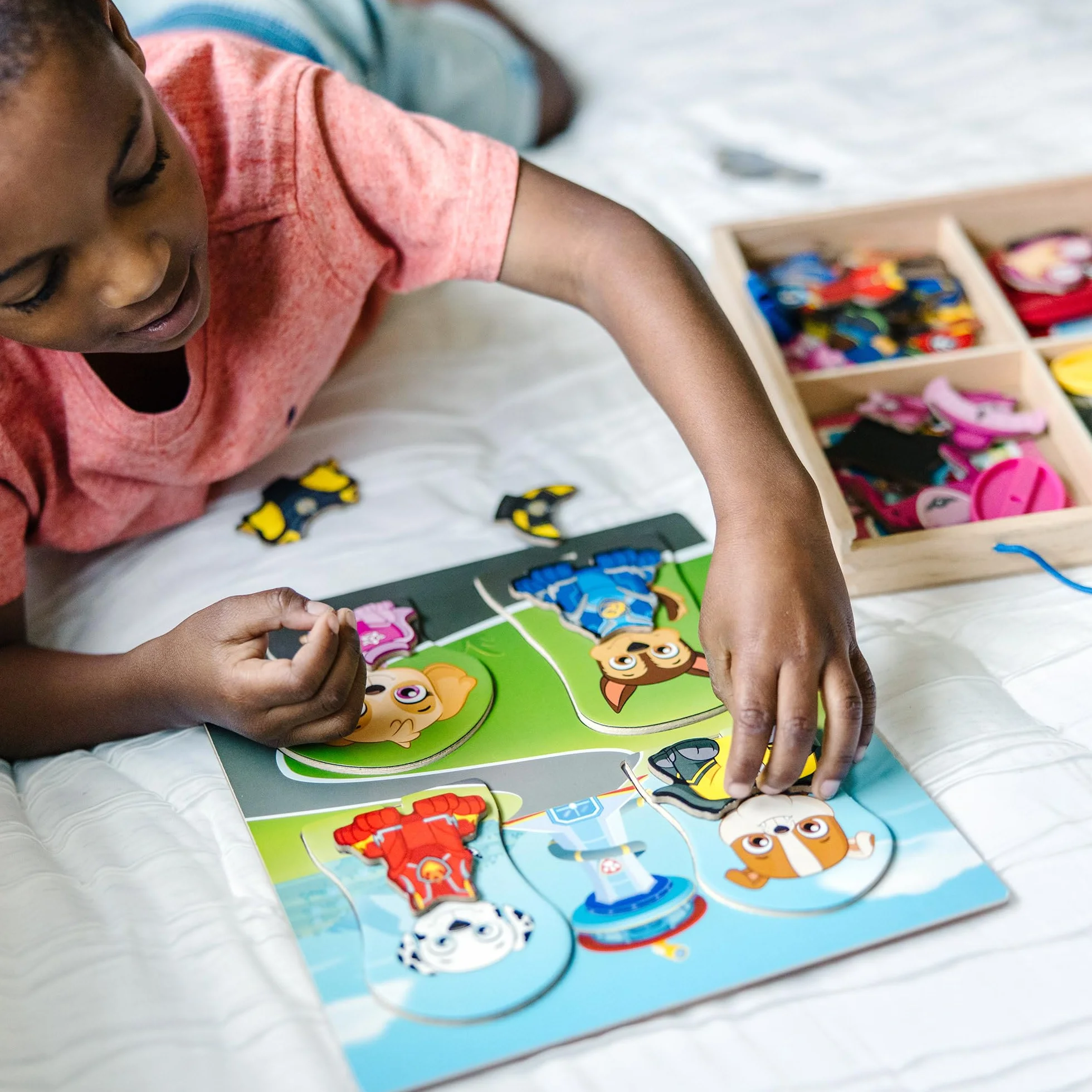 Magnetyczna drewniana przebieranka do kreatywnej zabawy PAW Patrol Melissa & Doug (64 elementy)