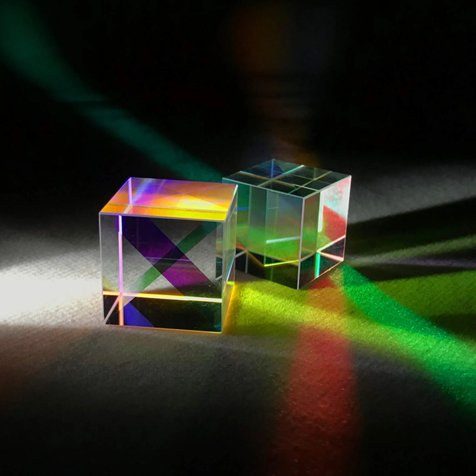 Kostka pryzmatyczna 2,3 cm ze szkła optycznego, pryzmat dichroiczny RGB, eksperyment optyczny dla dzieci