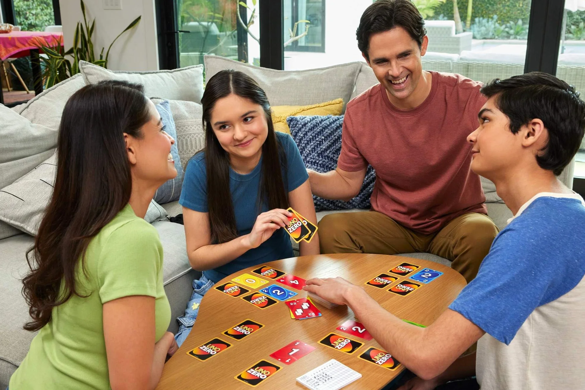 Mattel UNO Zero Gra karciana na wieczór gier dla dzieci, dorosłych i rodzin; karty do gry, talia i notes do obliczania wyników, od 2 do 8 graczy od 7 roku życia, JLK16