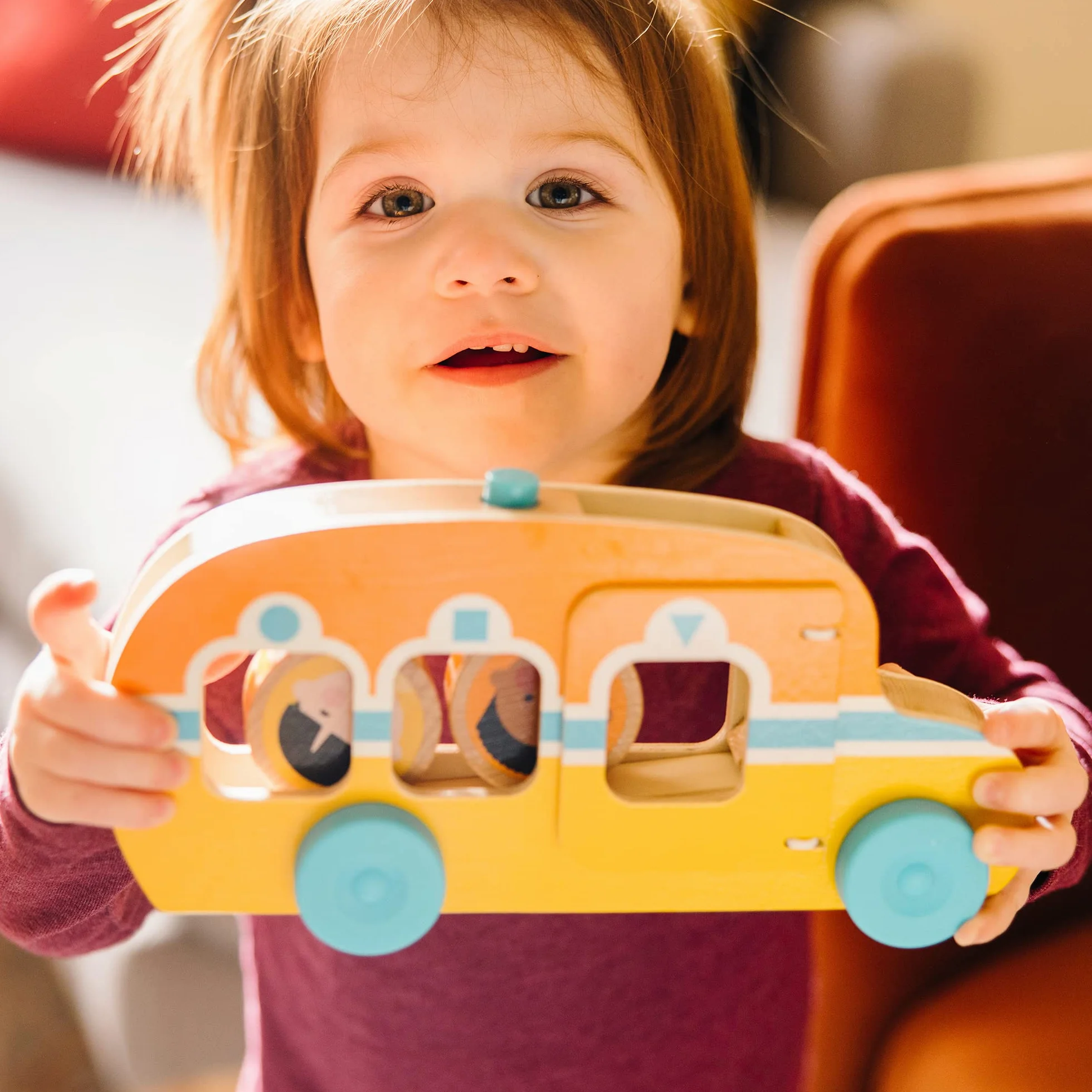 Melissa & Doug GO Tots Drewniany autobus „Tocz się i jedź” z 3 krążkami, drewniane zabawki dla małych dzieci, pojazd zabawkowy, zabawki rozwojowe, od 12 miesięcy, prezent dla chłopca i dziewczynki