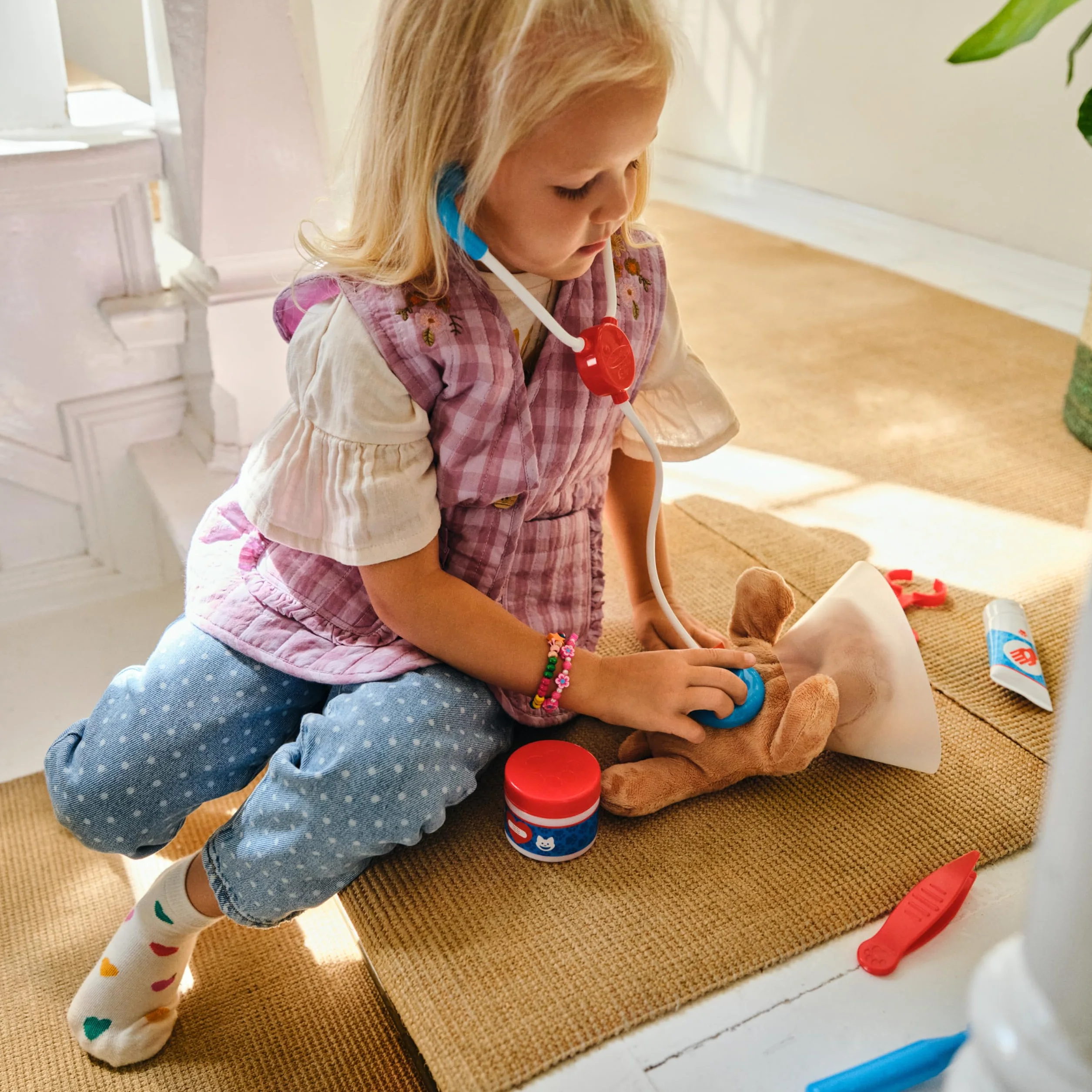 Melissa & Doug Pet Vet Zestaw do zabawy w weterynarza dla dzieci, Zabawa w udawanie, Zestaw do zabawy z pluszowymi zabawkami, 3+, Zabawa kreatywna, Prezent dla chłopca lub dziewczynki