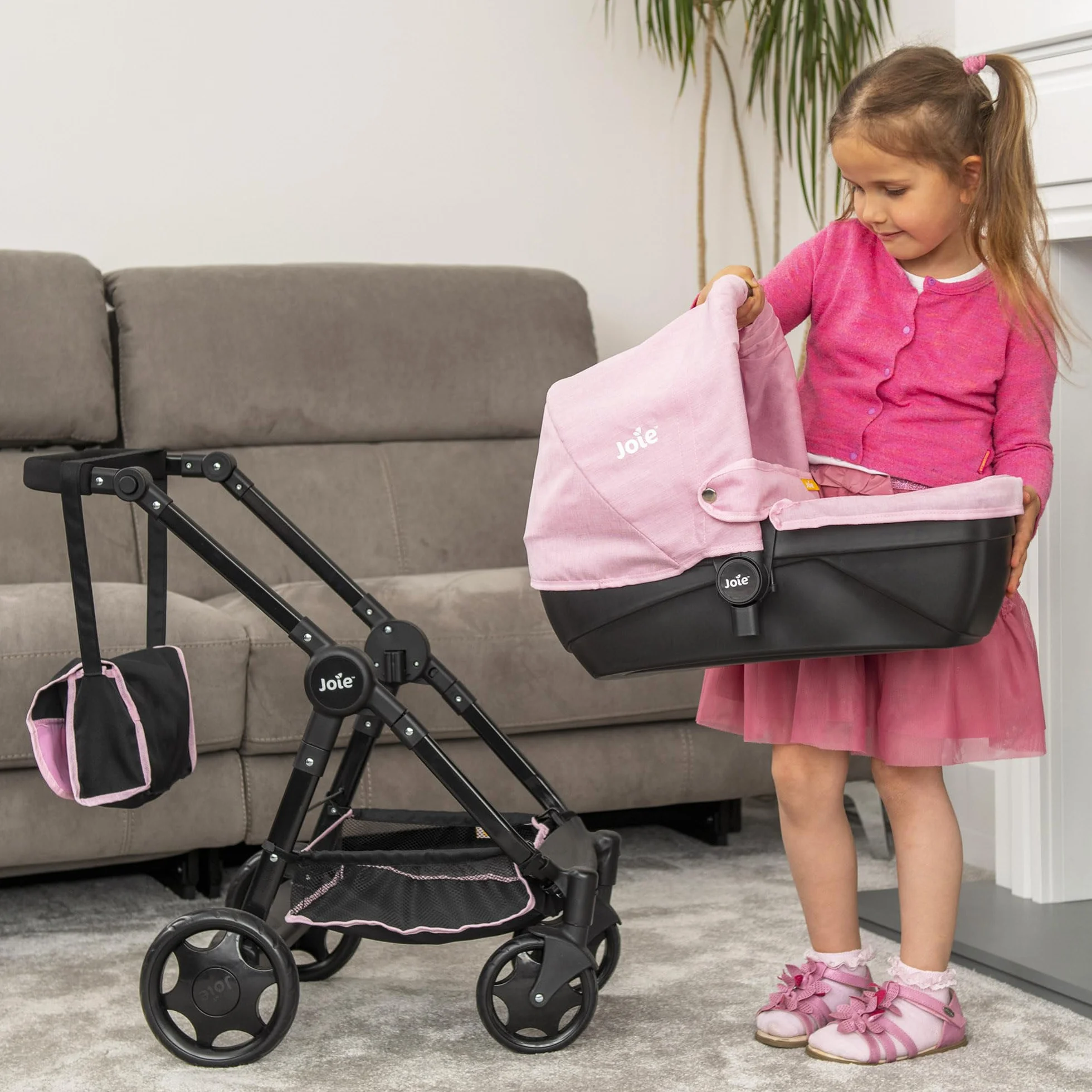 Joie Junior Mytrax Wózek dla lalek, pojedynczy, z odpinanym łóżeczkiem, pasująca torba do przewijania i schowek pod siedziskiem, system podróżny, czarnym i różowy, regulowana wysokość uchwytu, wiek 3+