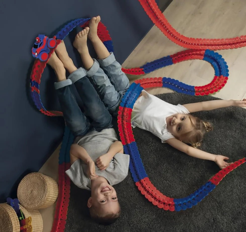 Smoby - Spidey - FleXtreme - Uzupełnienie torów - 1m72 dodatkowego toru samochodowego - 72 elastyczne i modułowe tory + 2 przyssawki do mocowania - od 4 lat