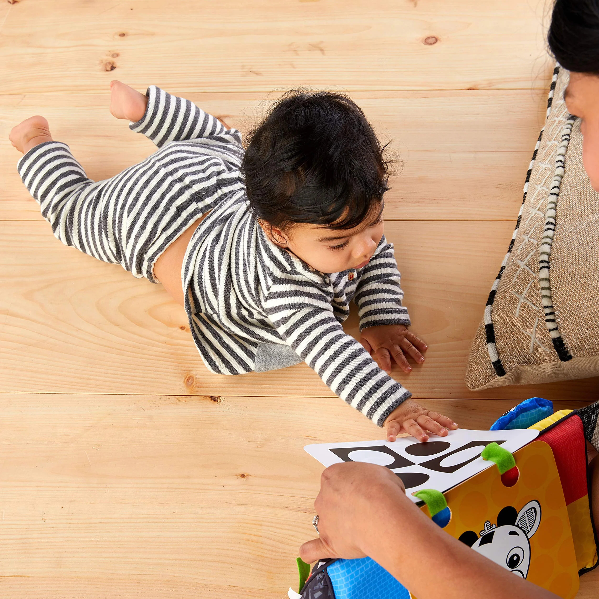 Baby Einstein, Flip For Art, lustra i karty o silnym kontraście, idealne do zabawy na brzuchu lub w podróży