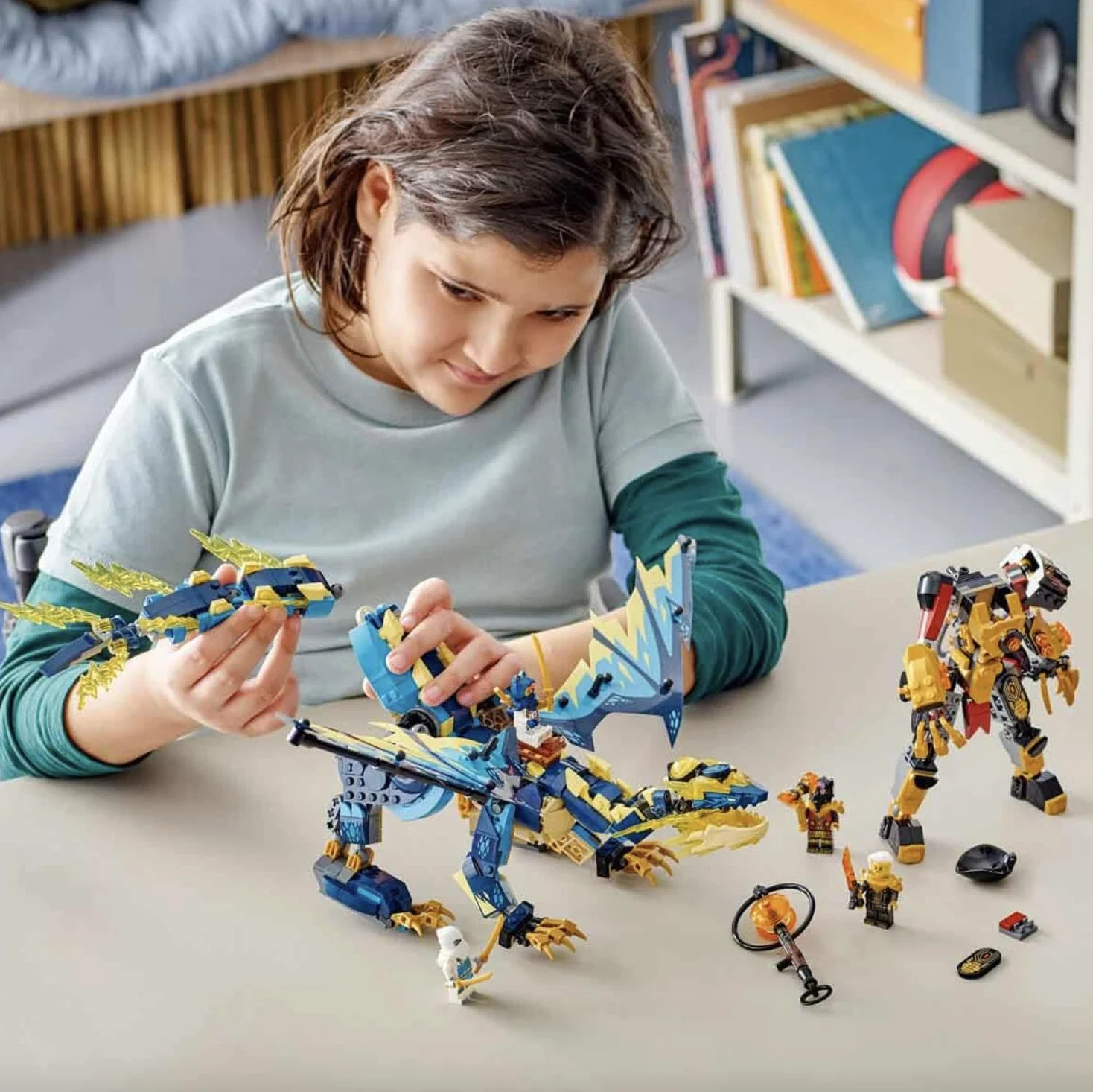 LEGO NINJAGO Smok żywiołu kontra mech cesarzowej, duży zestaw, smok zabawka dla dziecka z figurką akcji, szybowcem ninja i 6 minifigurkami, Dragons Rising, prezent dla chłopca i dziewczynki, 71796