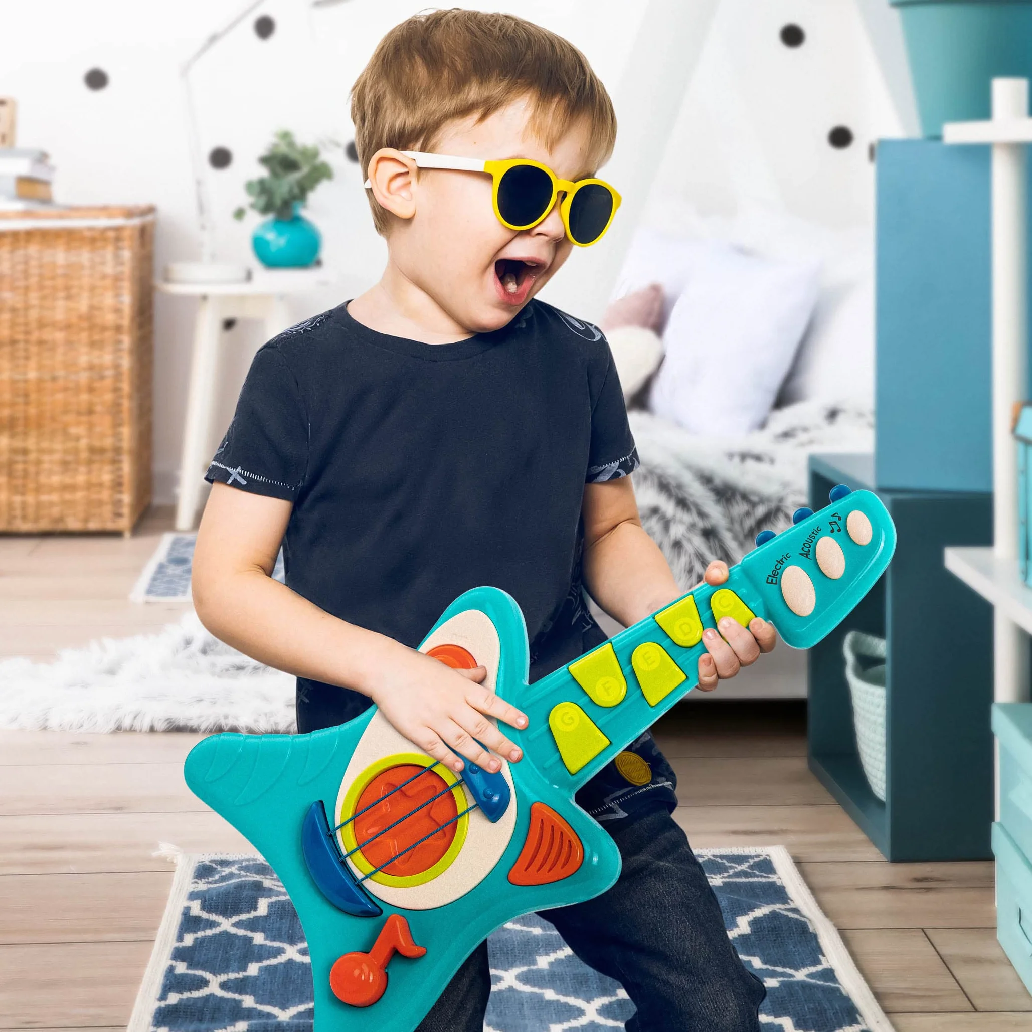 Battat Zabawkowa gitara dla małych dzieci, dzieci – gra na gitarze ze śpiewnikiem – tryby akustyczne, elektryczne i śpiewające – gitara Lil' Rocker's Guitar – 2 lata +