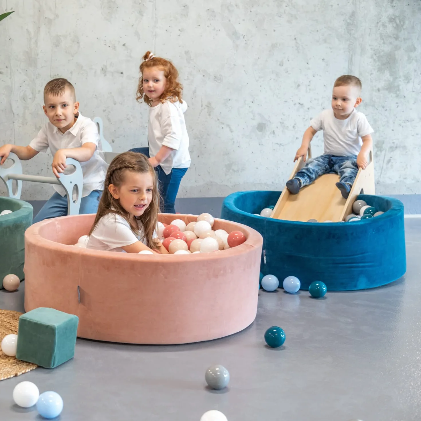 KiddyMoon Zjeżdżalnia dziecięca z drewna, stabilna zjeżdżalnia dla małych dzieci, wielofunkcyjna, Montessori, naturalna