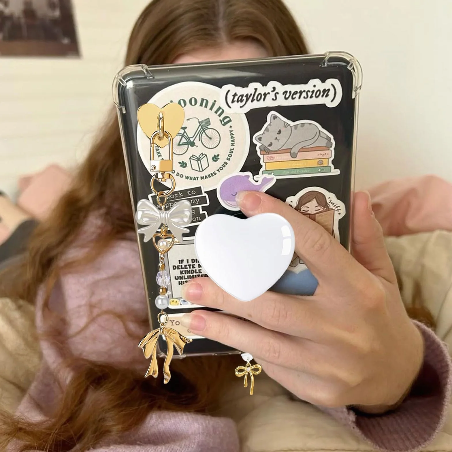 Zestaw białych charmsów dla Kindle, wraz z wtyczką chroniącą przed kurzem (typ C), uchwyt w kształcie serca i breloczkami do kluczy z haczykiem, kompatybilny z Kindle 11 i 12 generacji