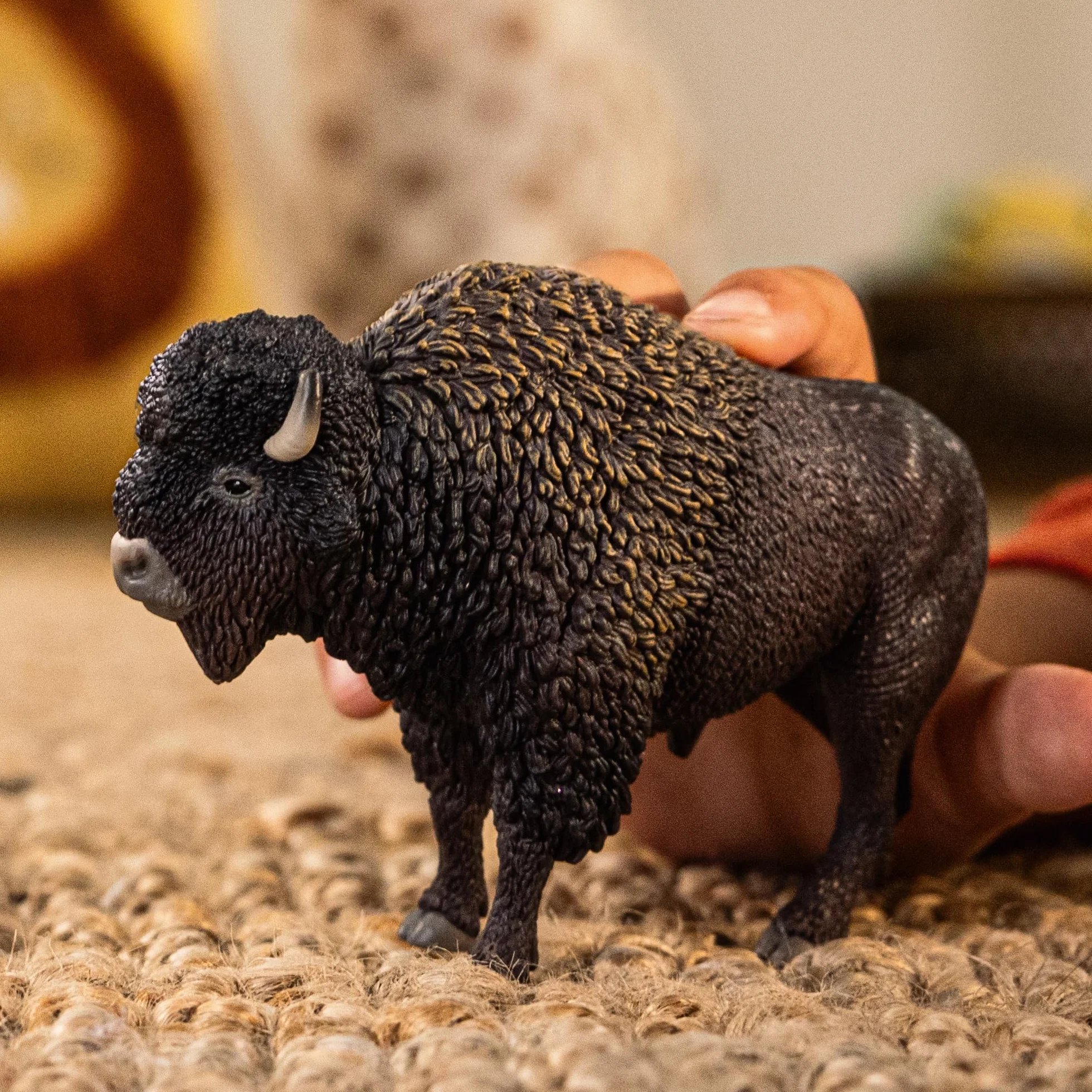 schleich WILD LIFE | Bizon 14879 | realistyczna figurka zwierzęcia | zabawka edukacyjna i do zoo | idealny prezent dla chłopców i dziewczynek | dekoracja na urodziny | od 3 lat | 13 x 4 x 8 cm
