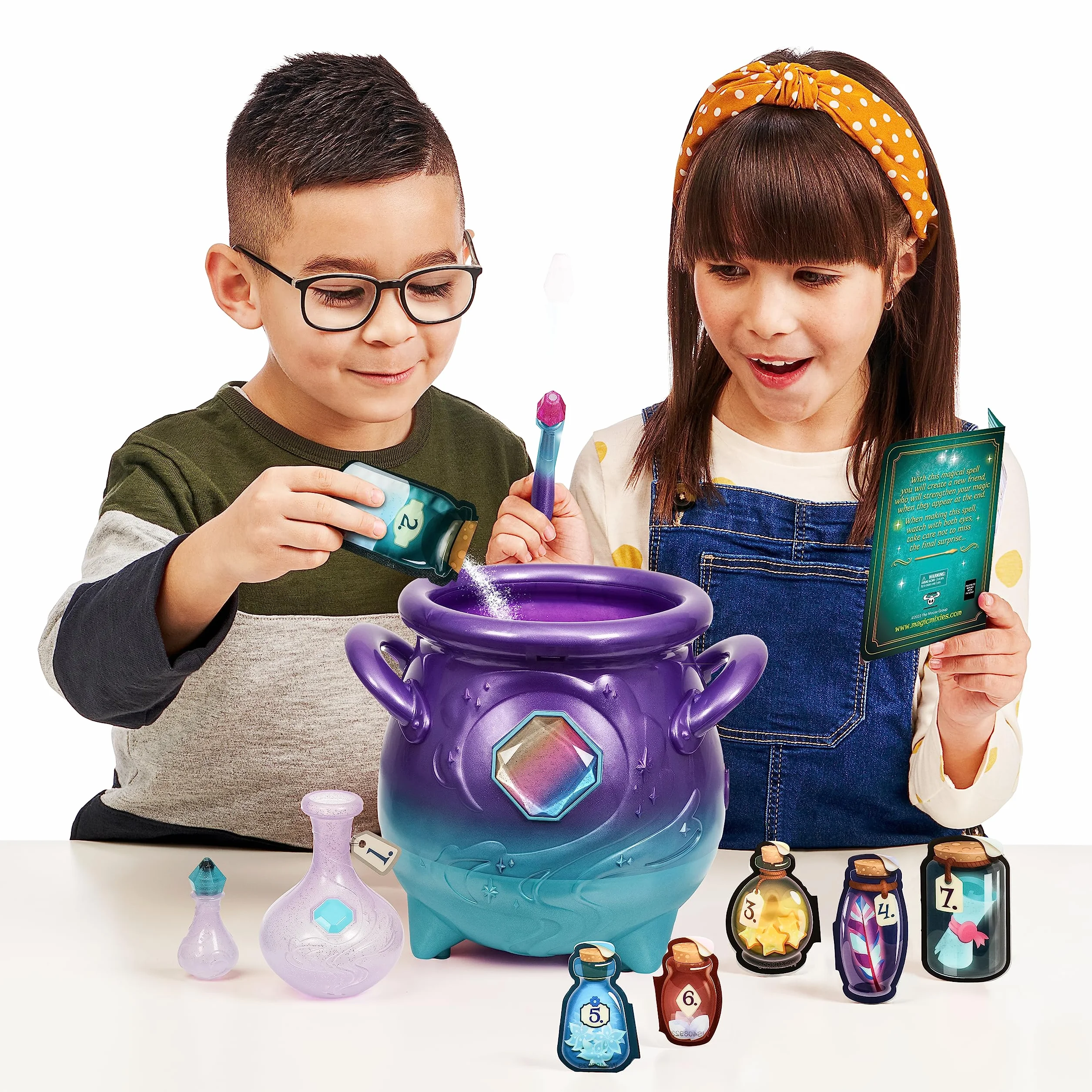 Magic Mixies Magiczny Kociołek Zamgławiający Fioletowy z Interaktywną Zabawką Pluszową 20 cm