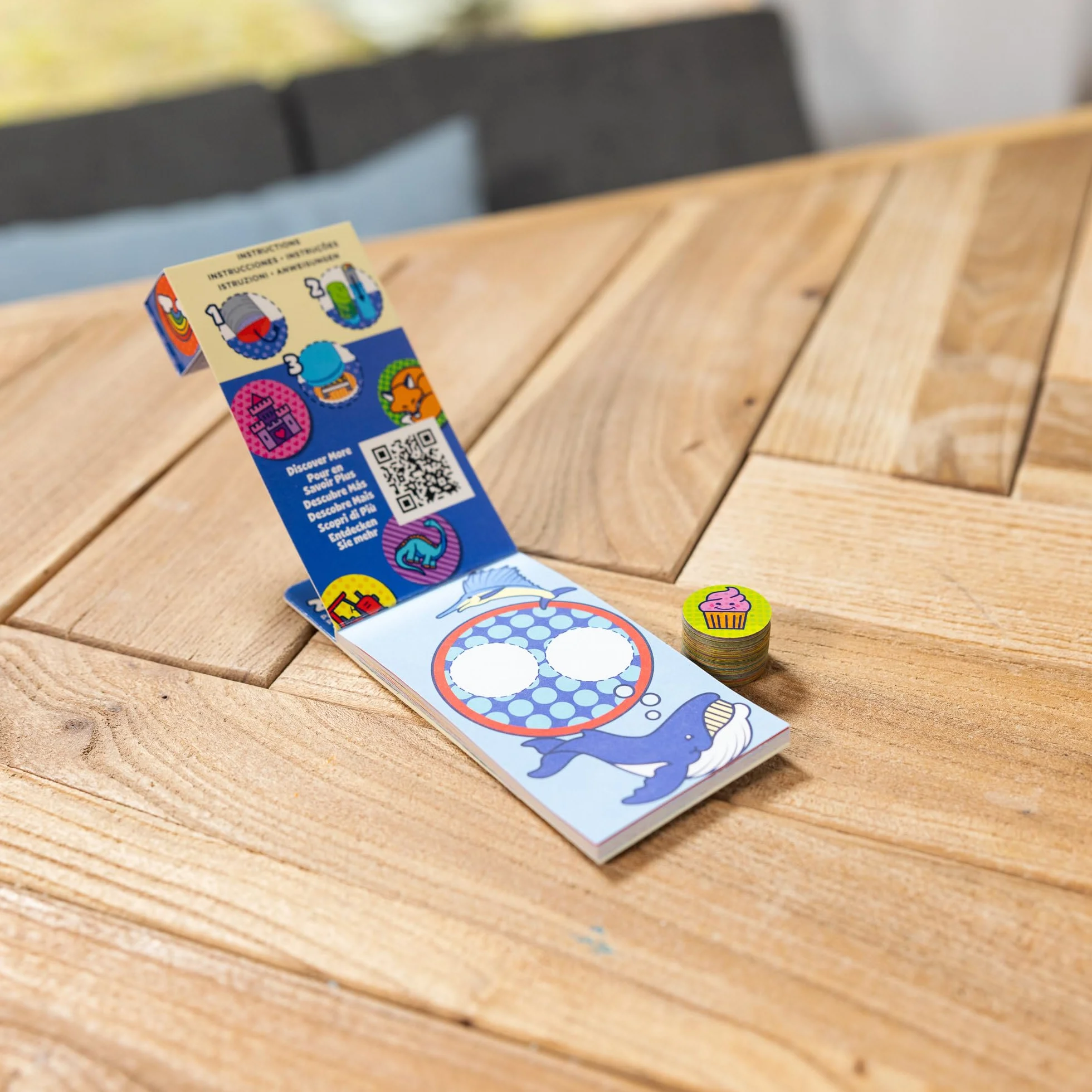 Melissa & Doug Sticker Wow! Mini Blok Aktywności i 200 Naklejek do Uzupełniania - Zabawka do Majsterkowania i Kolekcjonowania z Różnymi Naklejkami Niespodziankami