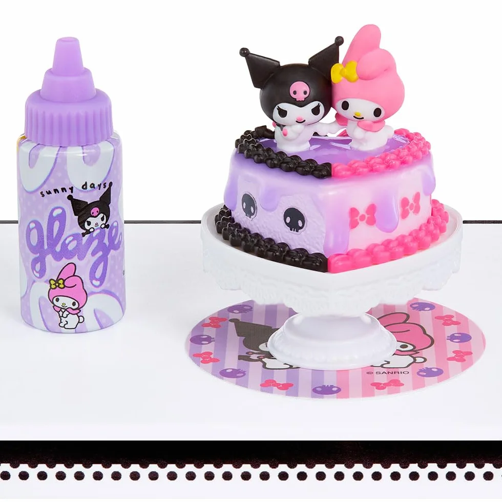 MGA’s Miniverse Make It Mini Hello Kitty and Friends Series 2 – 1 Zestaw DIY z Motywem Sanrio w Opakowaniu-Niespodziance, Do Zebrania 12 Zestawów, Dla Dzieci od 8 lat i Kolekcjonerów, NIEJADALNE