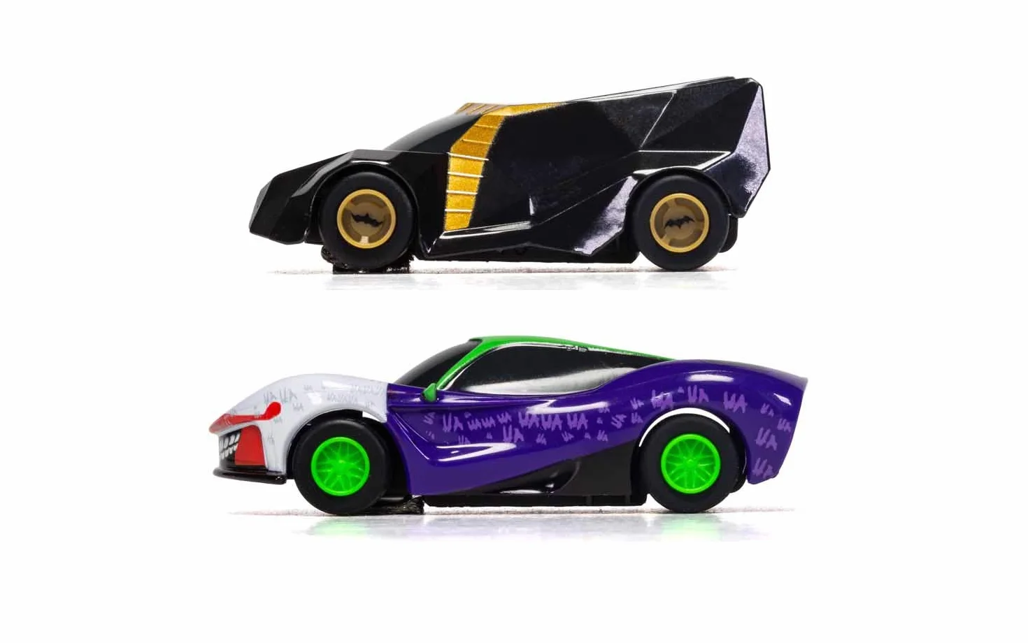 Micro Scalextric Zestawy torów wyścigowych dla dzieci w wieku od 4 lat - Batman vs Joker Track Builder, zestaw konstrukcyjny, tor samochodowy zasilany bateriami, samochody slotowe, pojazdy do zabawy
