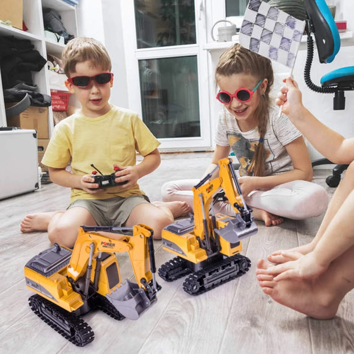 Highttoy Zdalnie Sterowana Koparka dla Dzieci, 6 Kanałowy Skala 1:24 Odlewana Zabawka Sterowana Koparka Zabawka z LED i Dźwiękiem