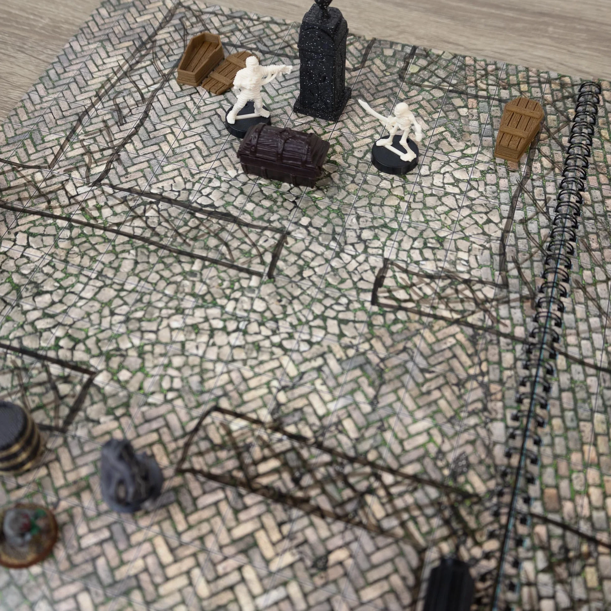 Fantasy Adventures book - A3 Księga suchościeralna do gier RPG - 14 wzorów map - siatka kwadratowa