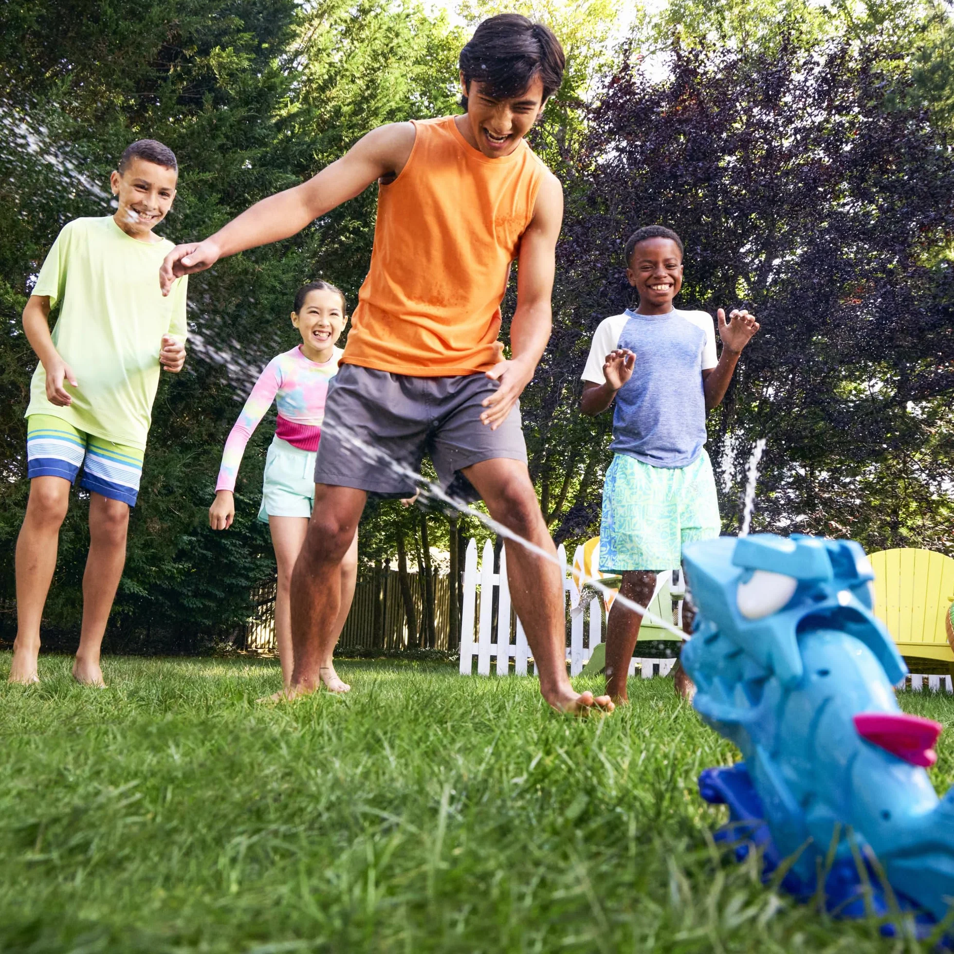 Zabawka wodna Nerf Super Soaker Hop & Chomp, polewanie strumieniami wody, kłapiąca szczęka, podłączanie do węża ogrodowego, zabawki dla dzieci do wodnej zabawy poza domem, wiek: od 3 lat
