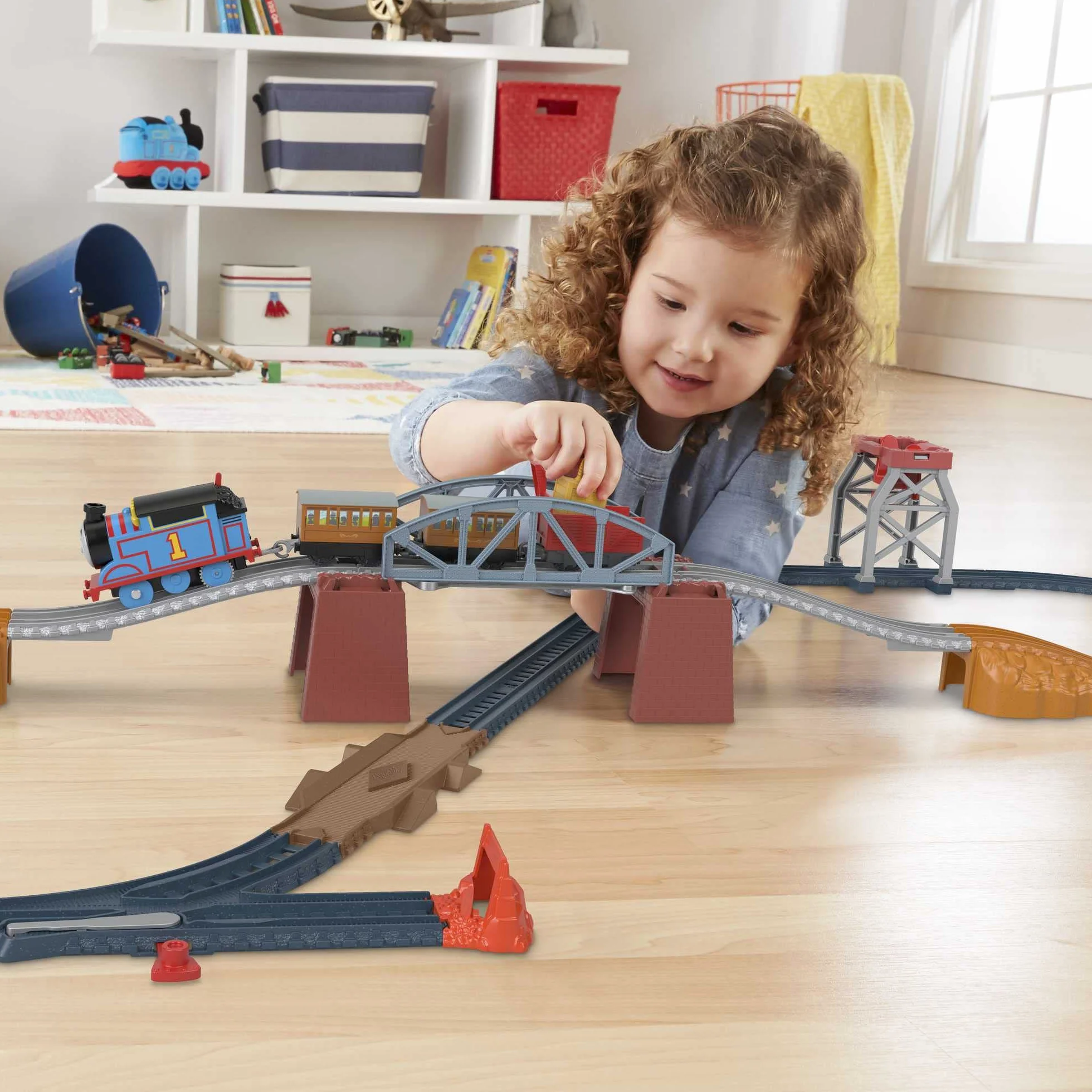 Fisher-Price Thomas & Friends 3-in-1 Package Pickup Train Set with motorized Thomas for preschoolers ages 3 years and older