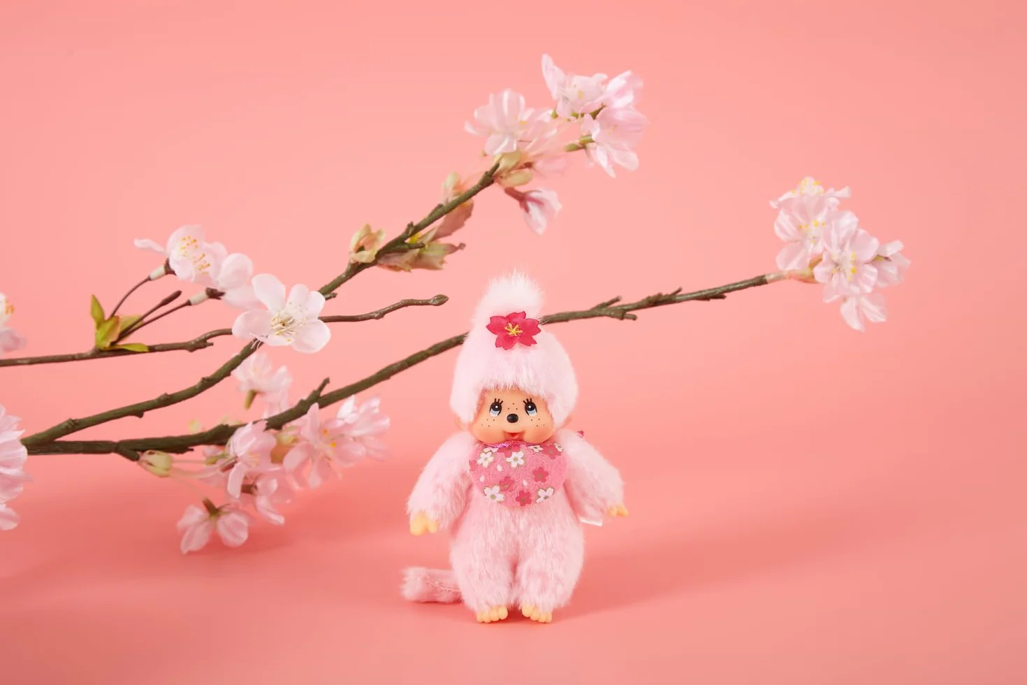 Sekiguchi 242467 - oryginalny Monchhichi dziewczęcy kwiat wiśni jako breloczek do kluczy, ok. 10 cm duży wisiorek z różowego pluszu do plecaków, toreb i teczek