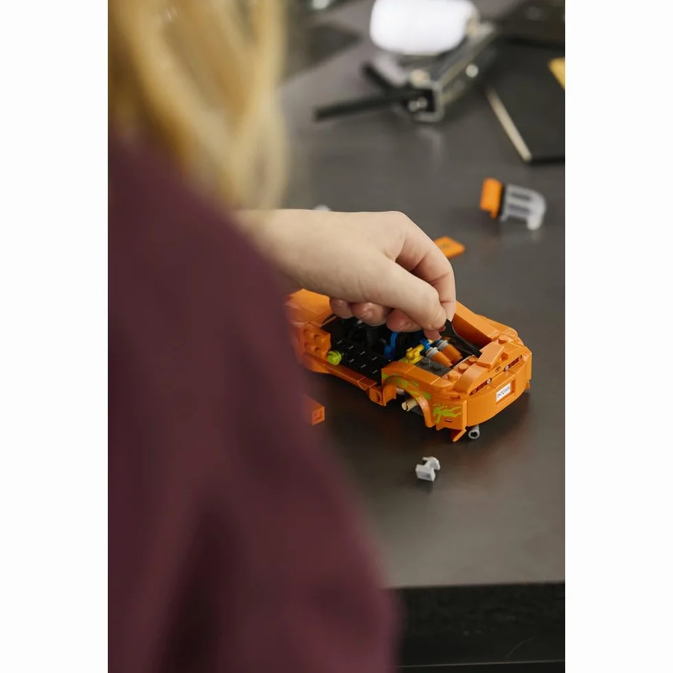 LEGO Speed Champions Szybcy i wściekli Toyota Supra MK4, zabawka konstrukcyjna dla chłopca lub dziewczynki, zestaw z zabawkowym samochodem sportowym, pomysł na prezent dla 10-latka 77260