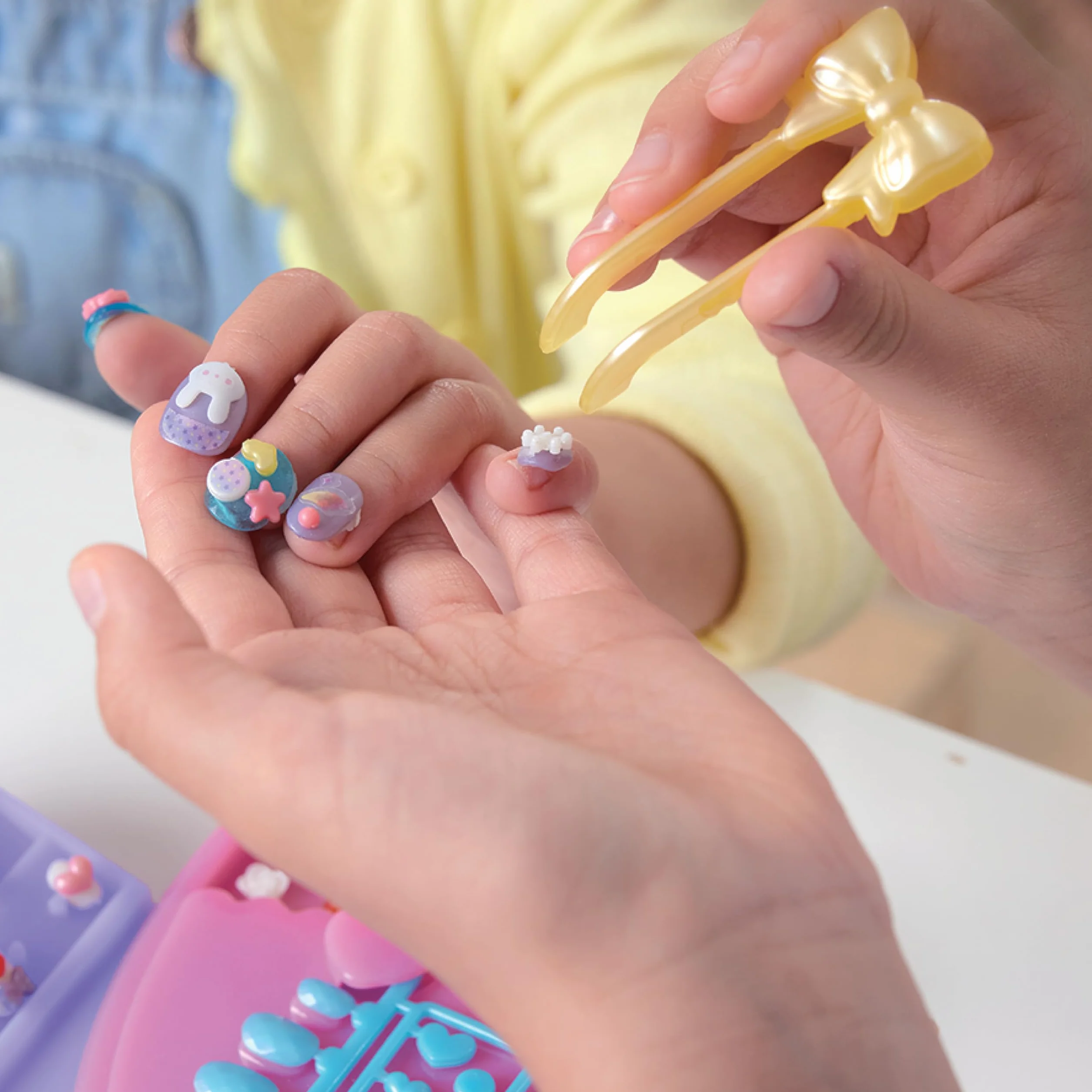 Aquabeads Nail Studio- 35027 Aquabeads Studio paznokci, zestaw startowy