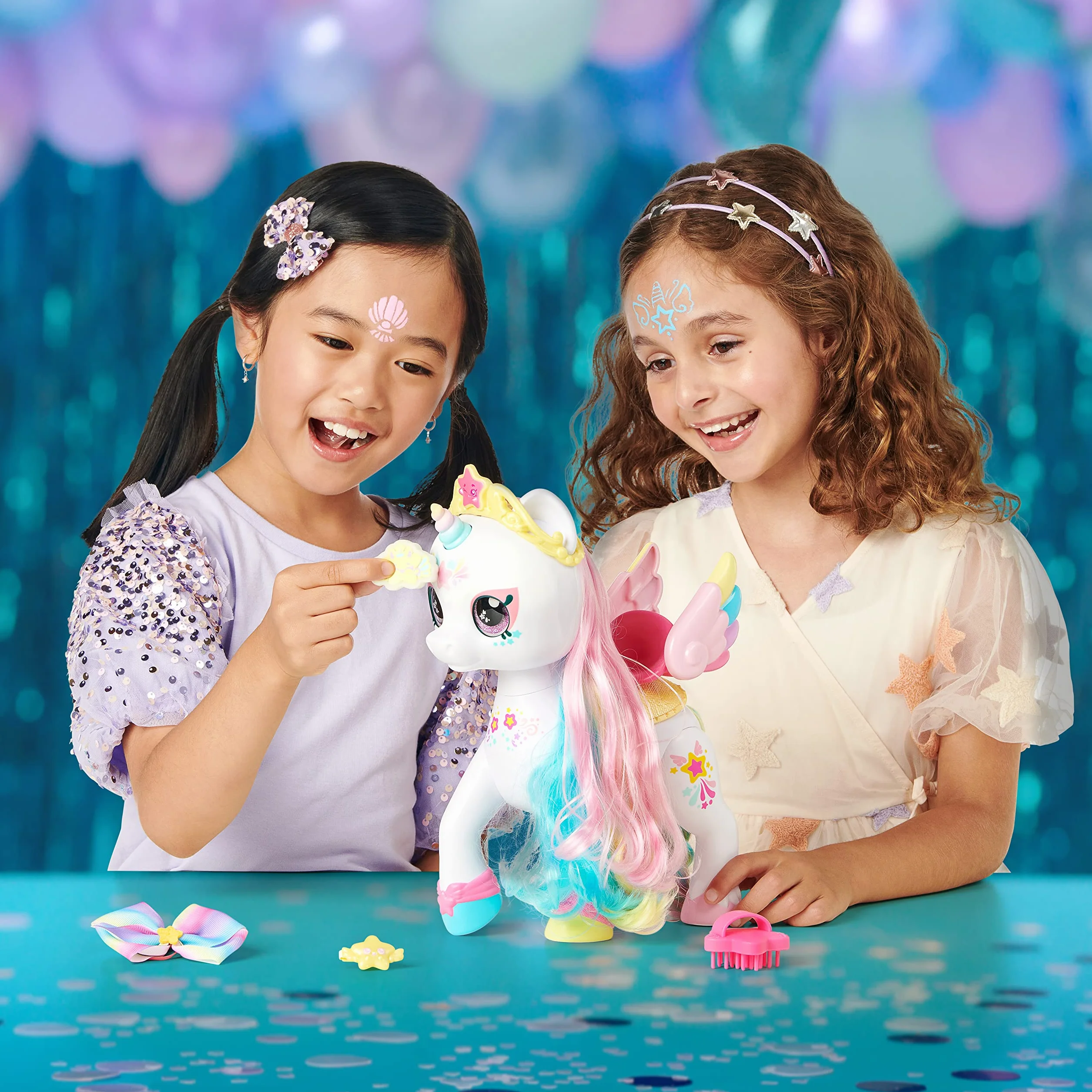 Kindi Kids Secret Saddle Makeup Dress. 1 magiczna gąbka. Akcesoria do szczotkowania i stylizacji grzywy jednorożca można znaleźć w jego siodle, 50247, Wielokolorowy, M