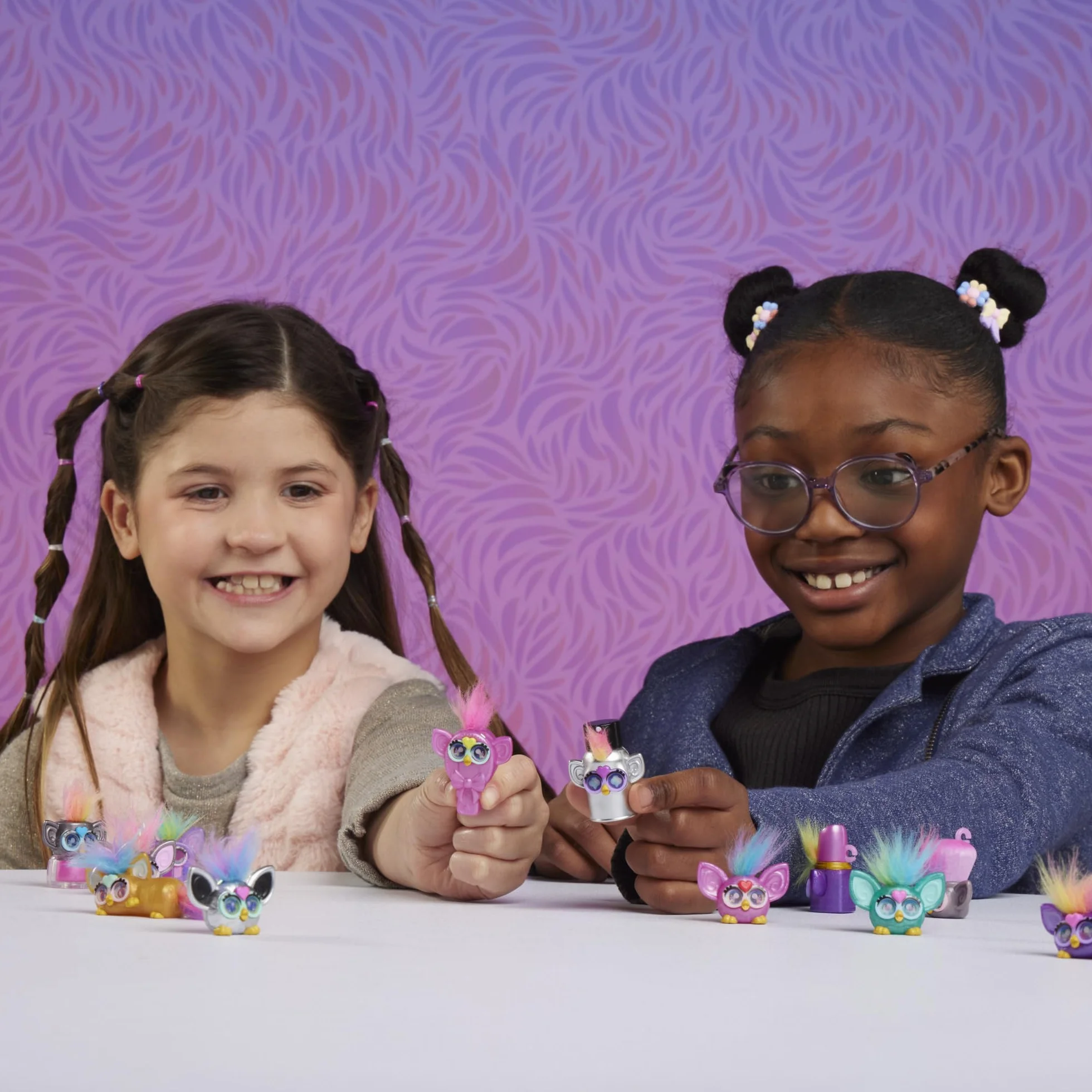 Wielopak 12 miniaturowych figurek-niespodzianek Furby z motywami mody, zabawki kolekcjonerskie o wysokości 2,54 cm dla dzieci w wieku od 5 lat, seria 2