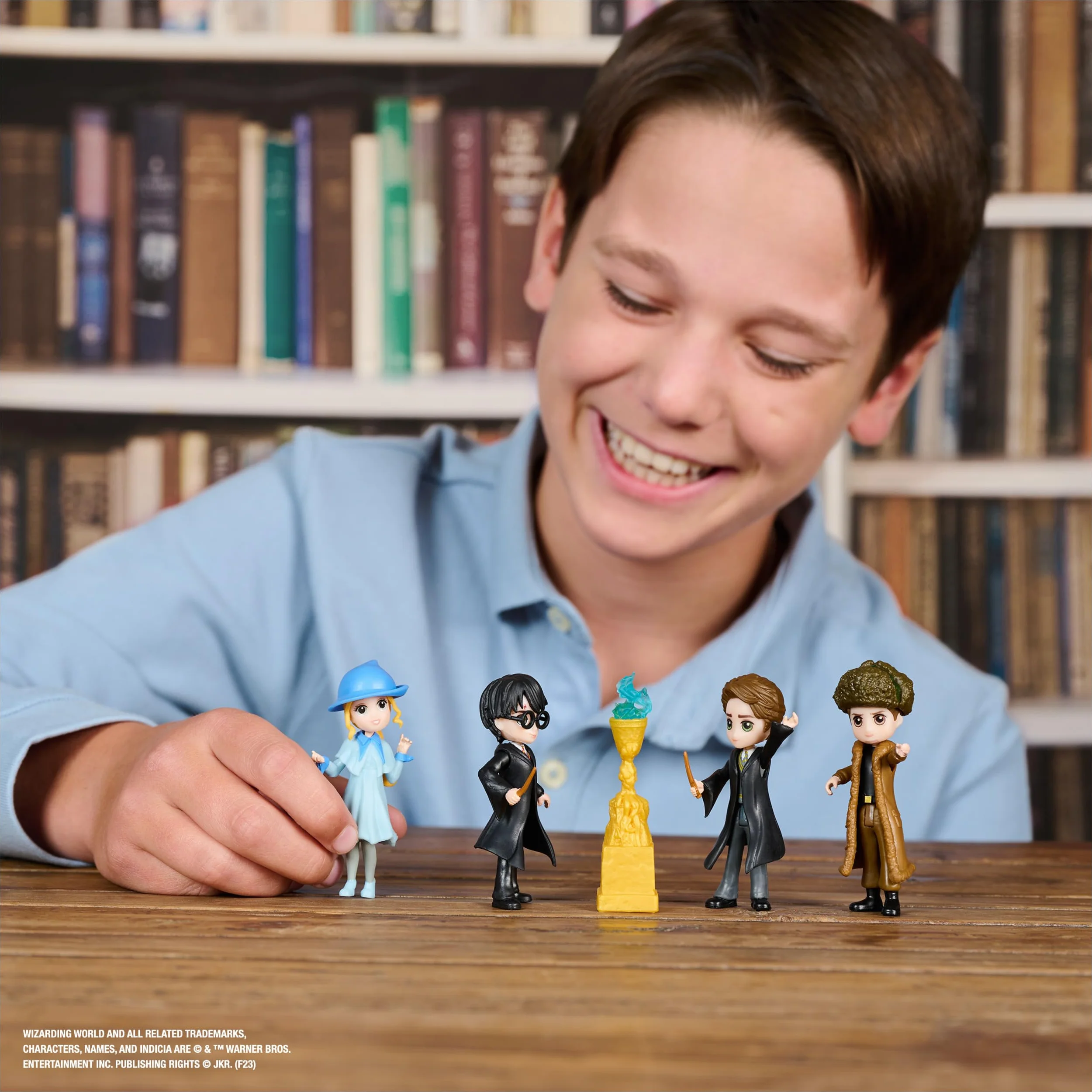 WIZARDING WORLD HARRY POTTER - MULTIPACK 4 Turniej Mistrzów 3 magicznych magicznych figurek - 4 lalki przegubowe 8 cm z akcesoriami kolekcjonerskimi - zabawka dla dzieci 5 lat