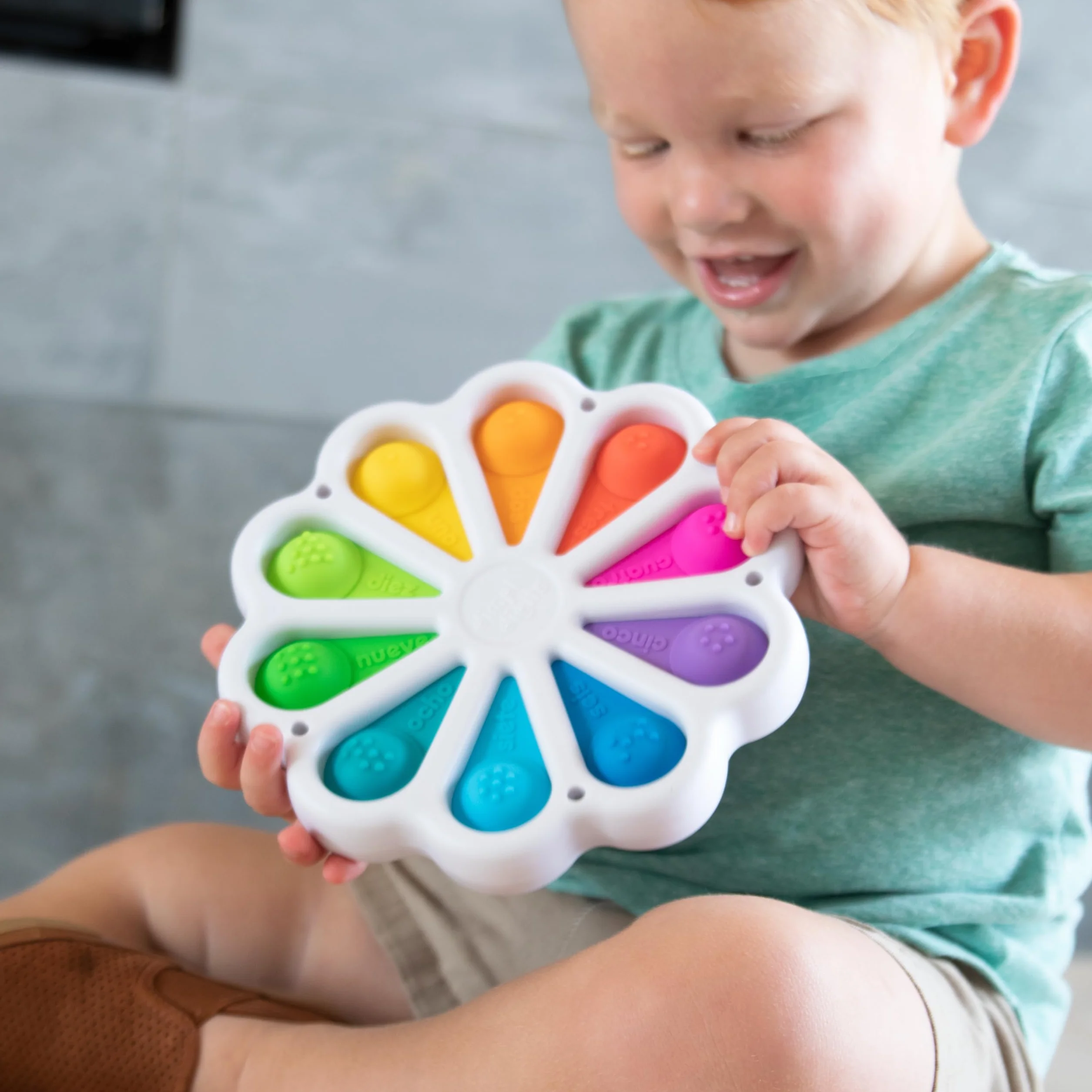 Fat Brain Toys Cyfry Dimpl zabawka edukacyjna sensoryczna dla niemowląt od 2 lat wielokolorowa