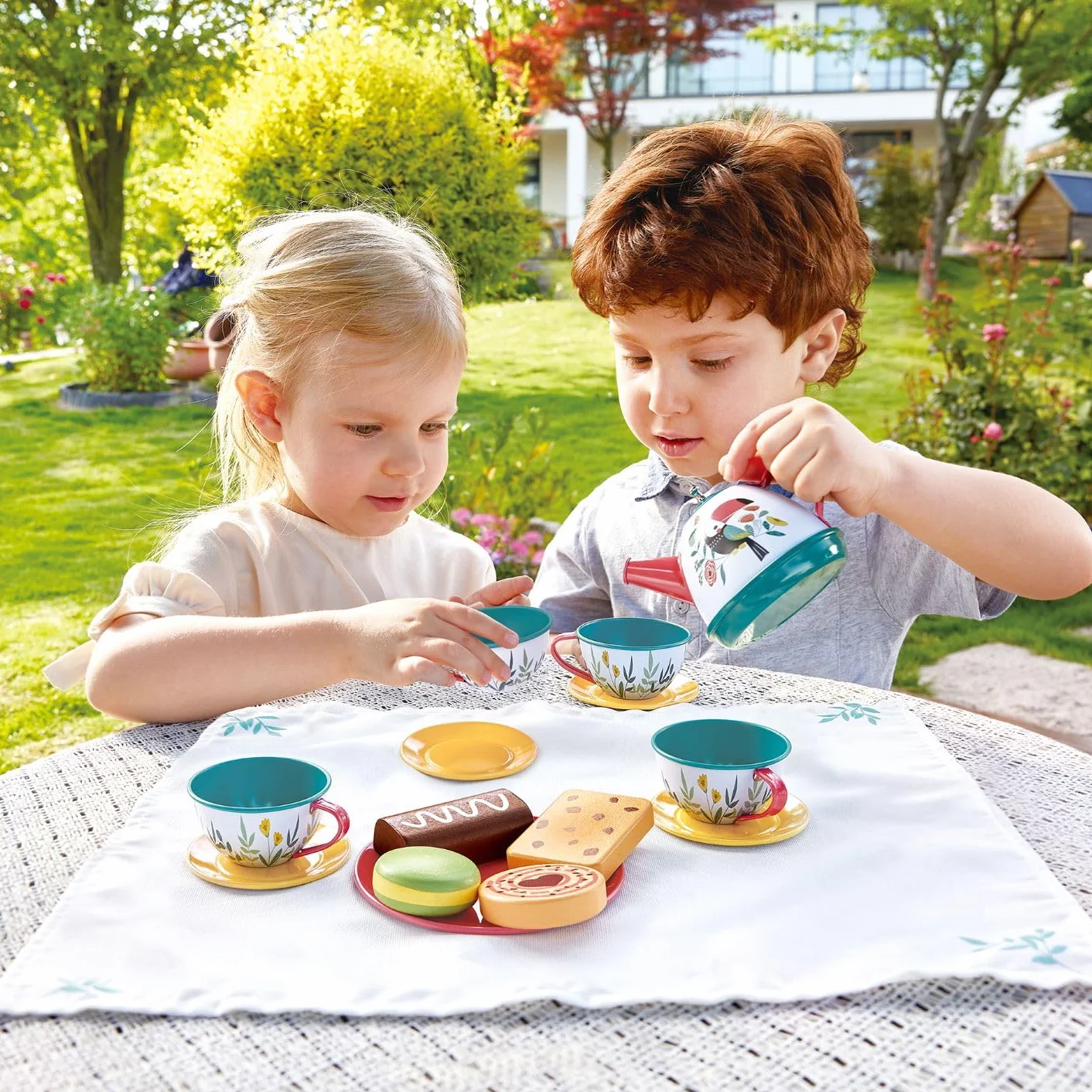Hape Zestaw do zabawy na herbatę, zestaw do herbaty z walizką, akcesoria kuchenne, również w podróży