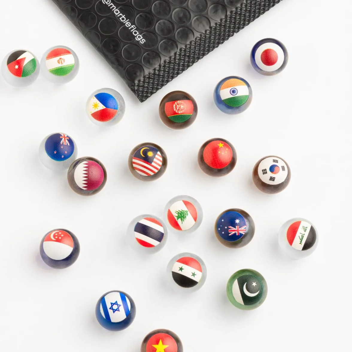 3 paczki Kolekcja Marmurów z Flagami Kraju | 10 losowych flag w opakowaniu | Small World Collection