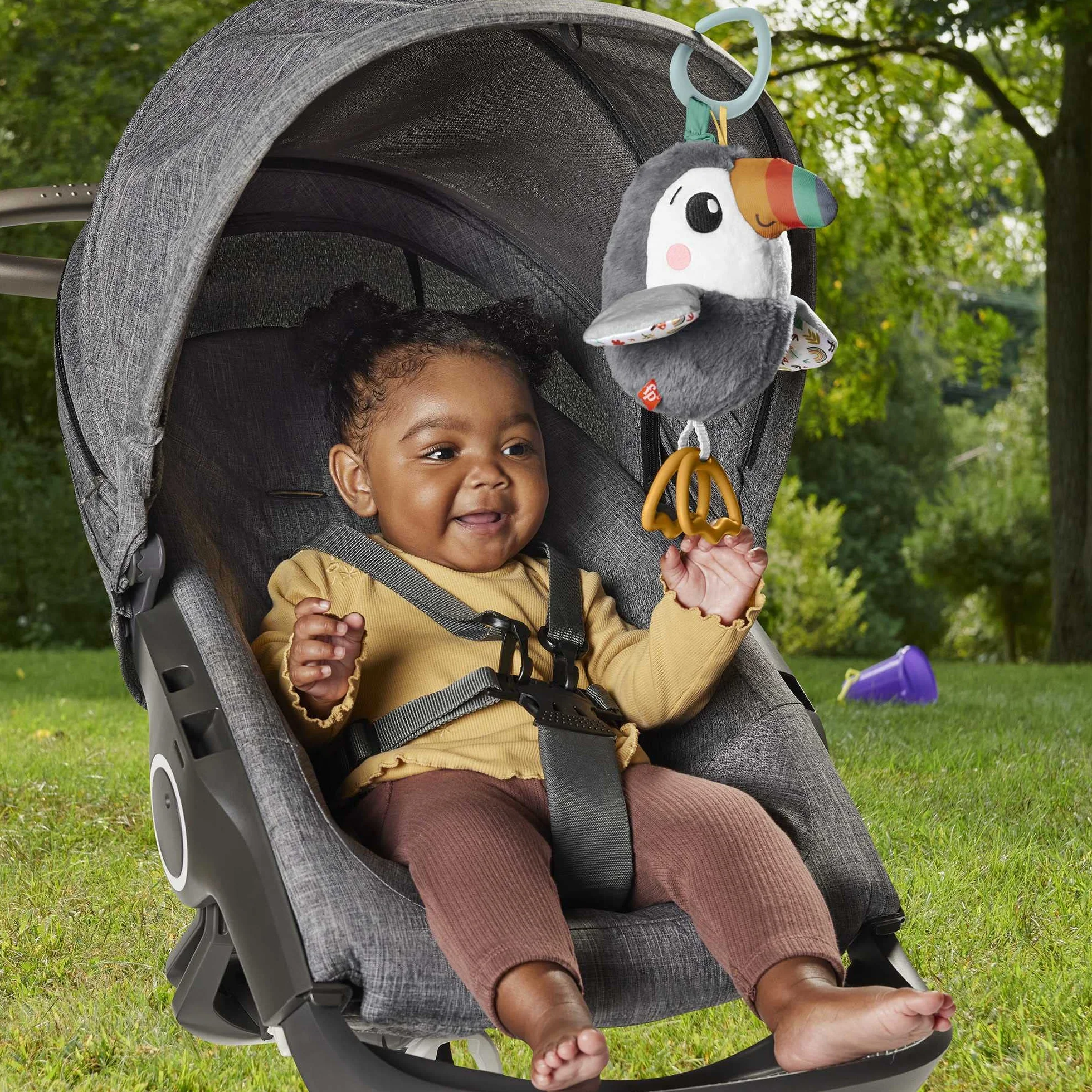 Fisher-Price Trzepoczący Tukan Zawieszka Zabawka sensoryczna do wózka HNX66