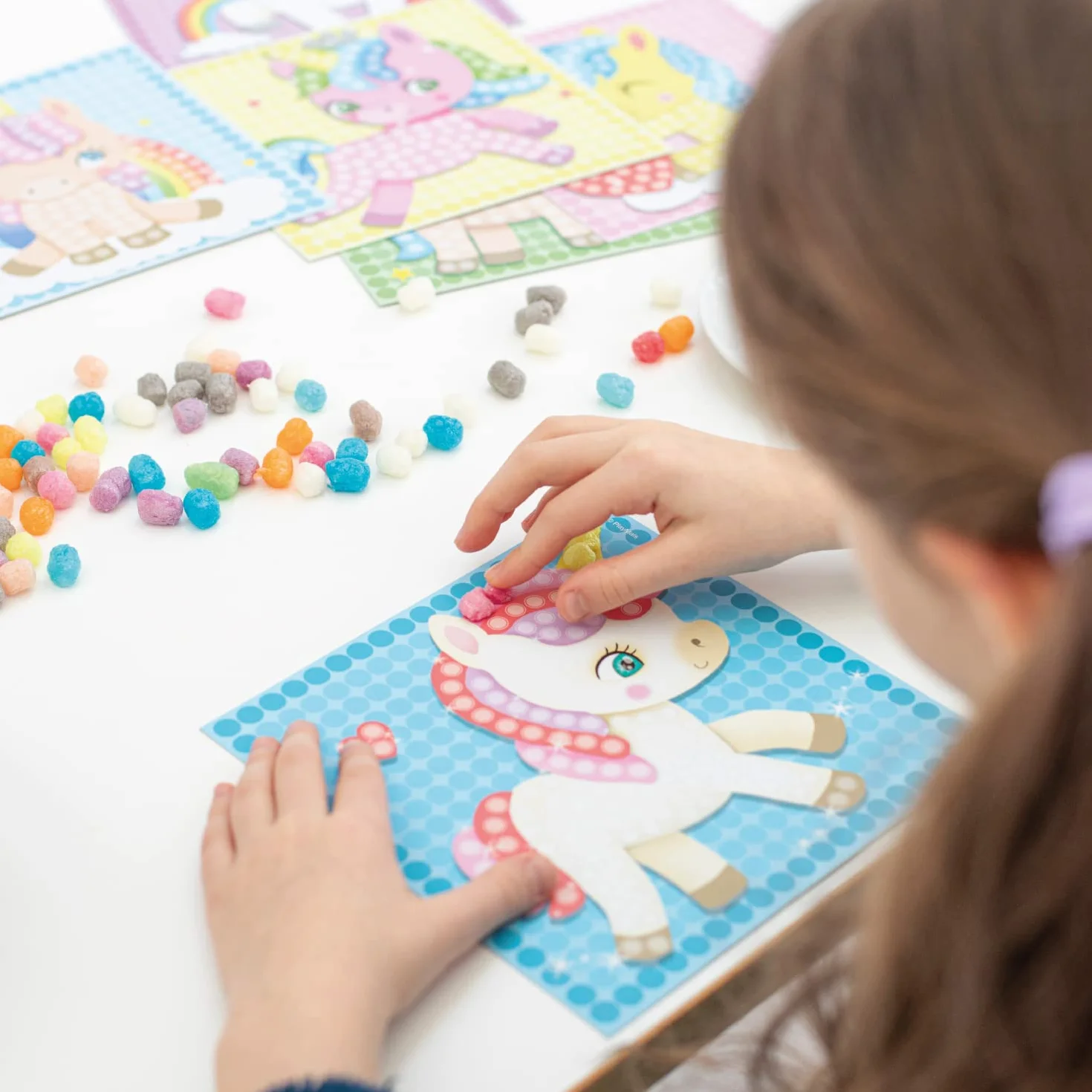 PlayMais MOSAIC Dream Unicorn kreatywny zestaw do majsterkowania dla dzieci od 5 lat | ponad 2300 sztuk i 6 samoprzylepnych obrazów mozaikowych z jednorożcami | wspiera kreatywność i motorykę