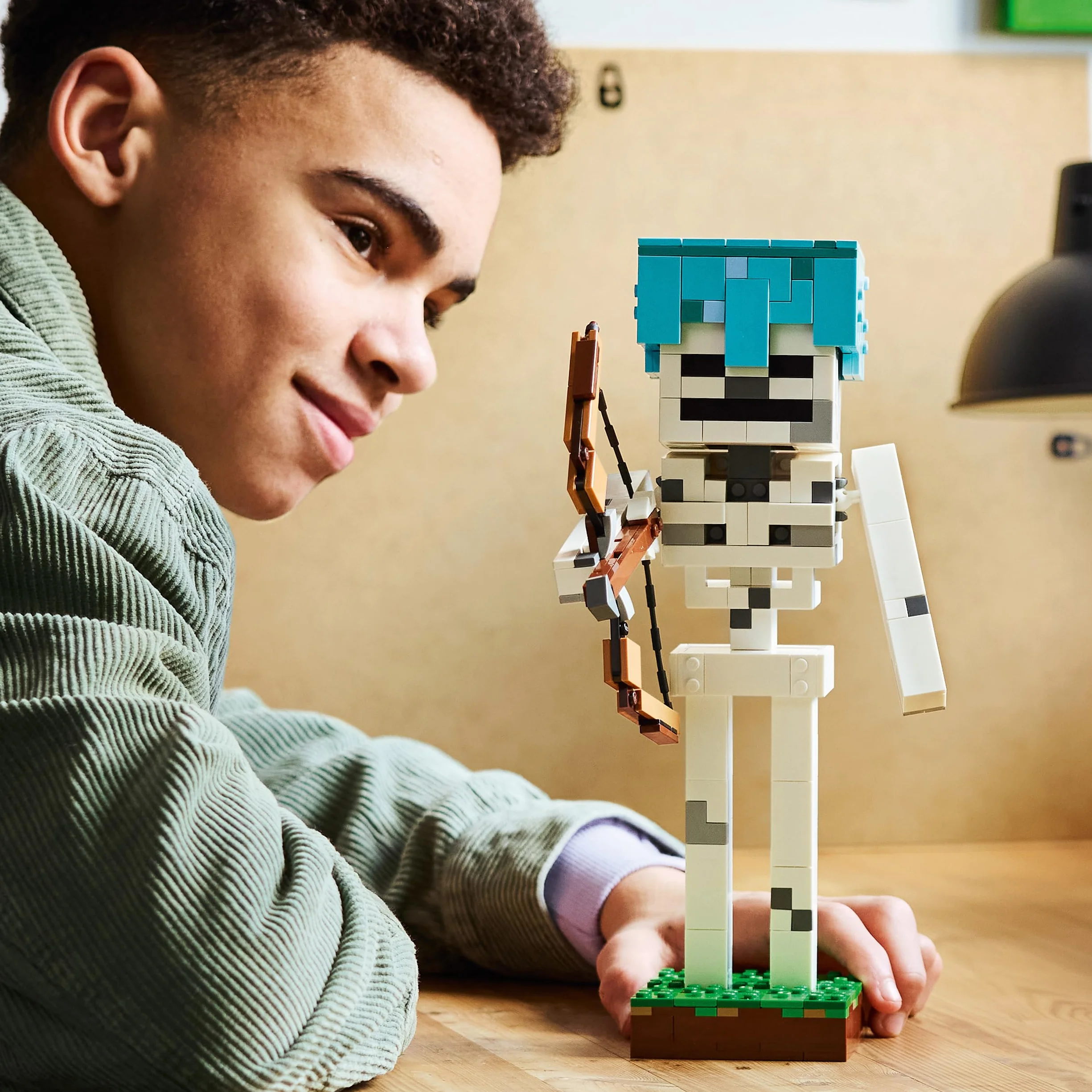 LEGO Minecraft Szkielet, zabawka konstrukcyjna dla 10-latka, figurka z gry, gamingowa dekoracja do pokoju dziecka, klocki dla chłopca i dziewczynki, pomysł na prezent dla gracza 21594