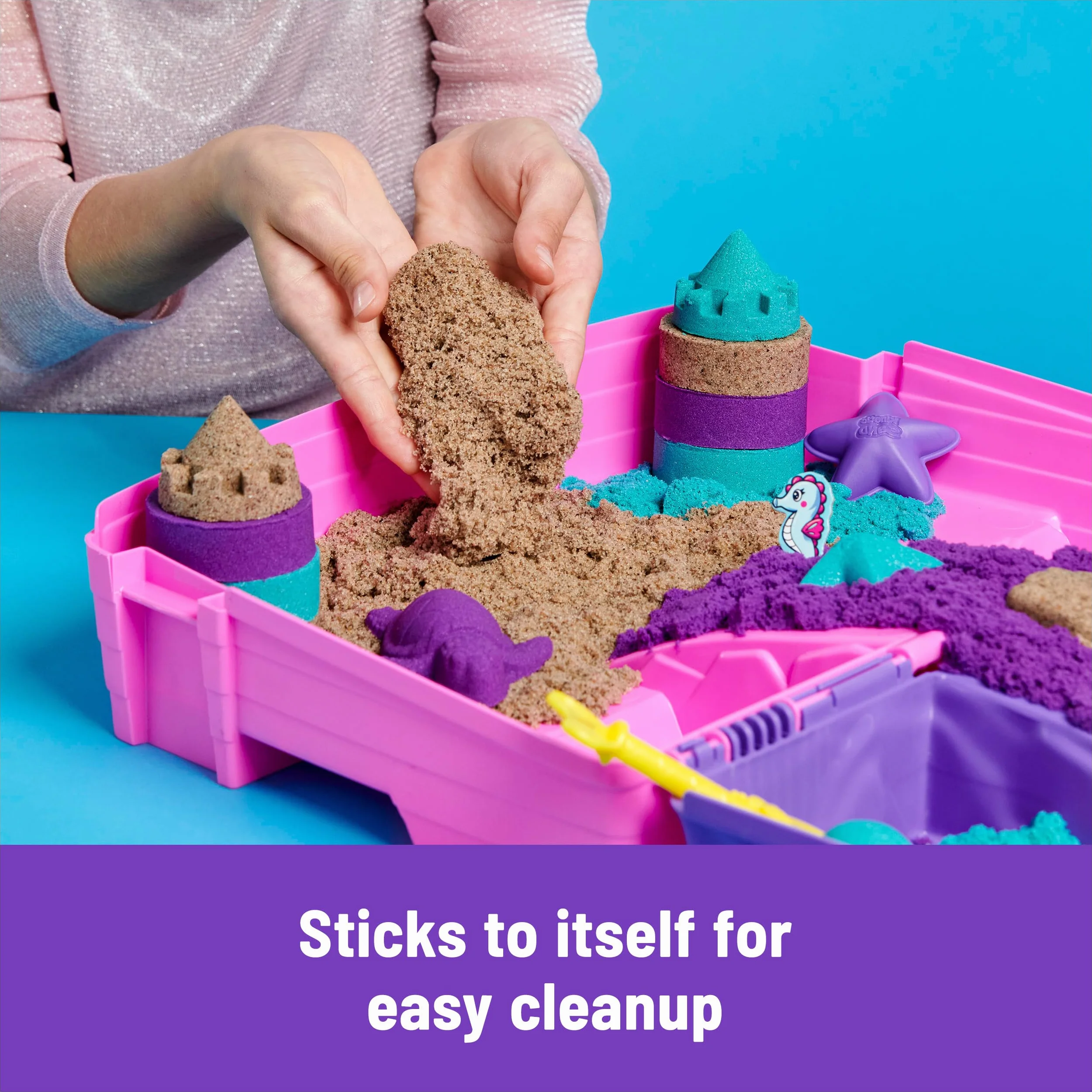 Kinetic Sand, Zestaw do zabawy w pałacu syrenki, 0,9 kg połyskującego piasku do zabawy, składana piaskownica wielokrotnego użytku i narzędzia, zabawki sensoryczne dla dzieci w wieku od 3 lat