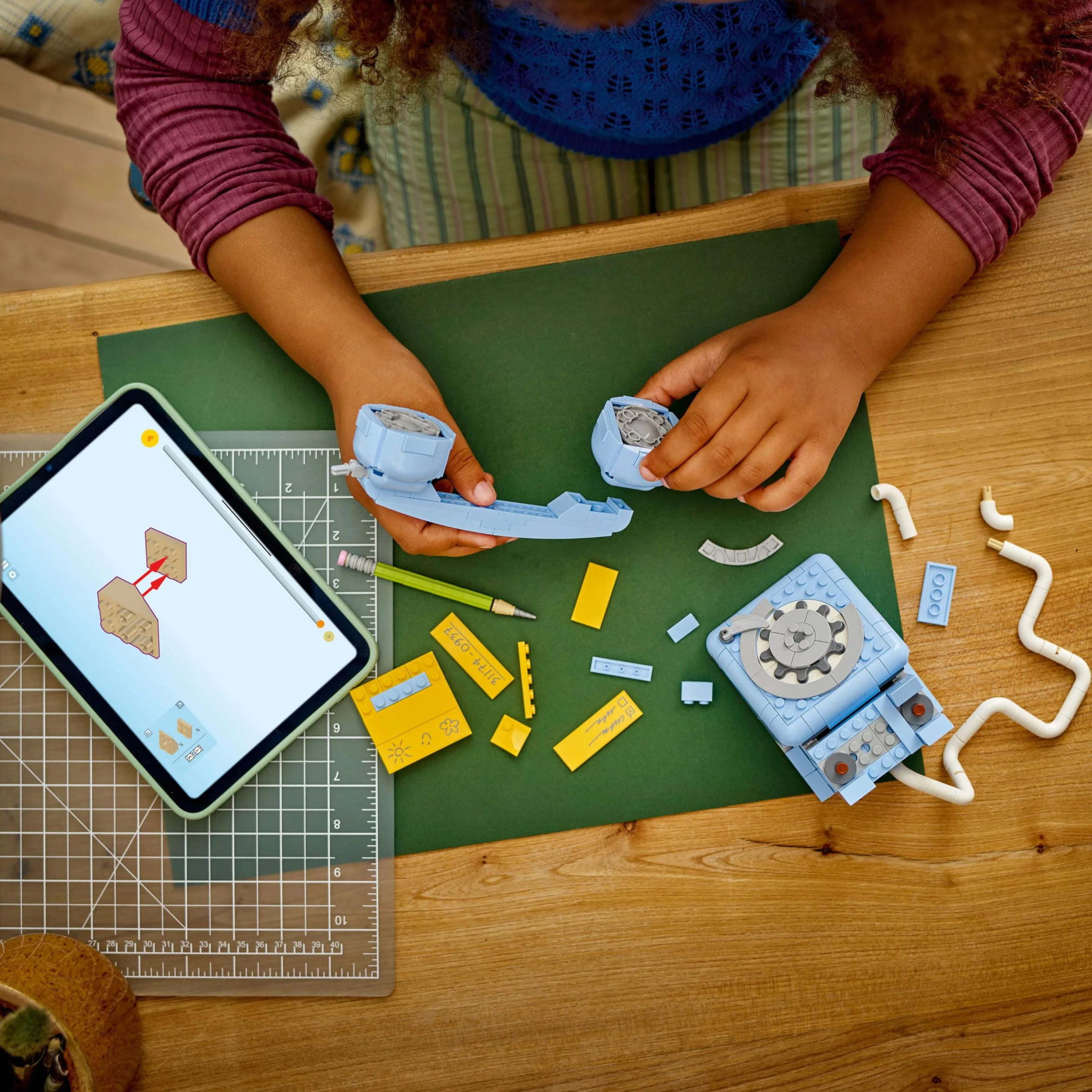 LEGO Creator 31174 Retro Telefon 3 w 1 z Obrotową Tarczą, Przekształca się w Model z Lat 80. lub 2 Telefony Komórkowe, Kreatywny Prezent 8+