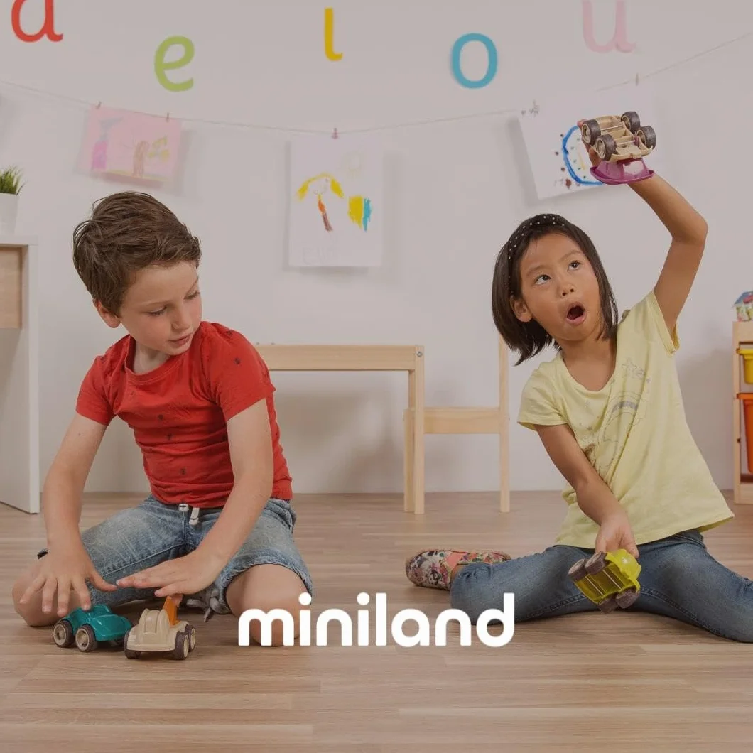 Miniland Ubrania dla lalek 32 cm akcesoria odzieżowe koszulka i spodnie na lato