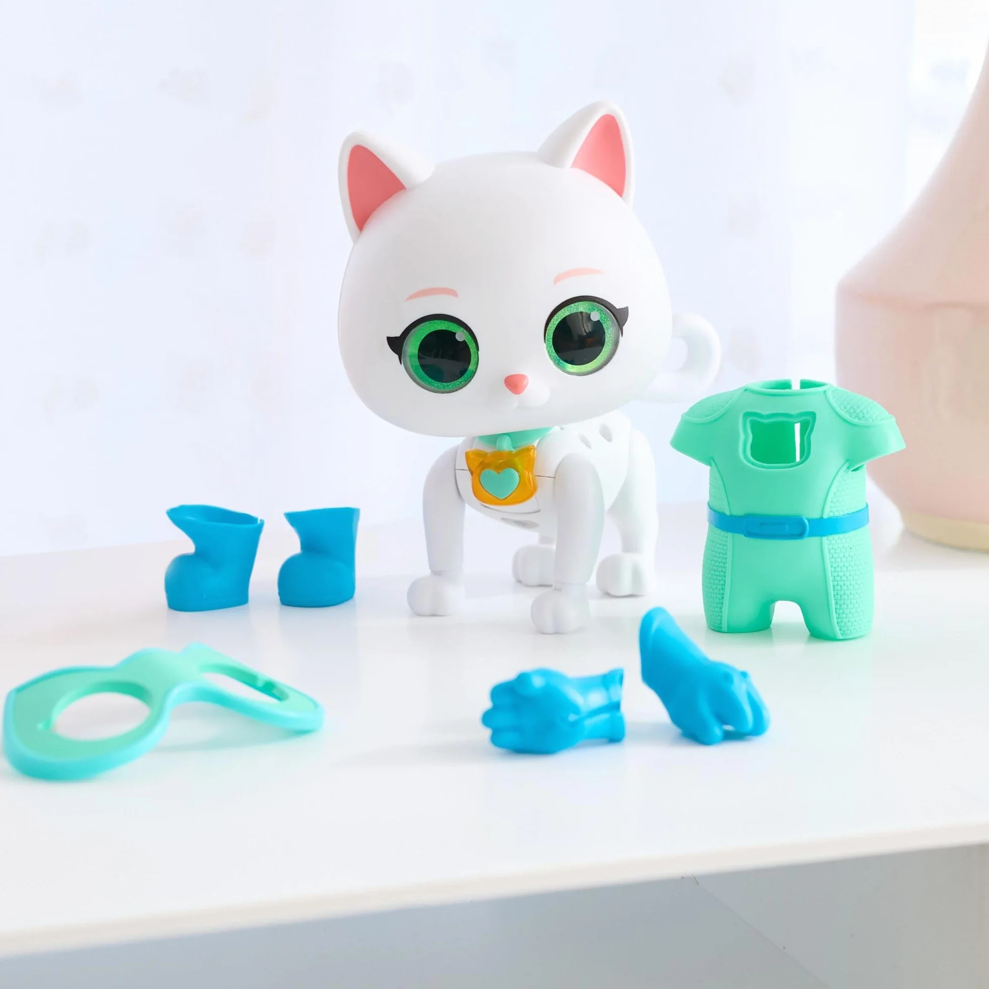 Just Play Bitsy Superkotki Disney Junior 20 cm wysokości, 9 akcesoriów, gry imitacyjne, zabawki dla dzieci od 3 lat