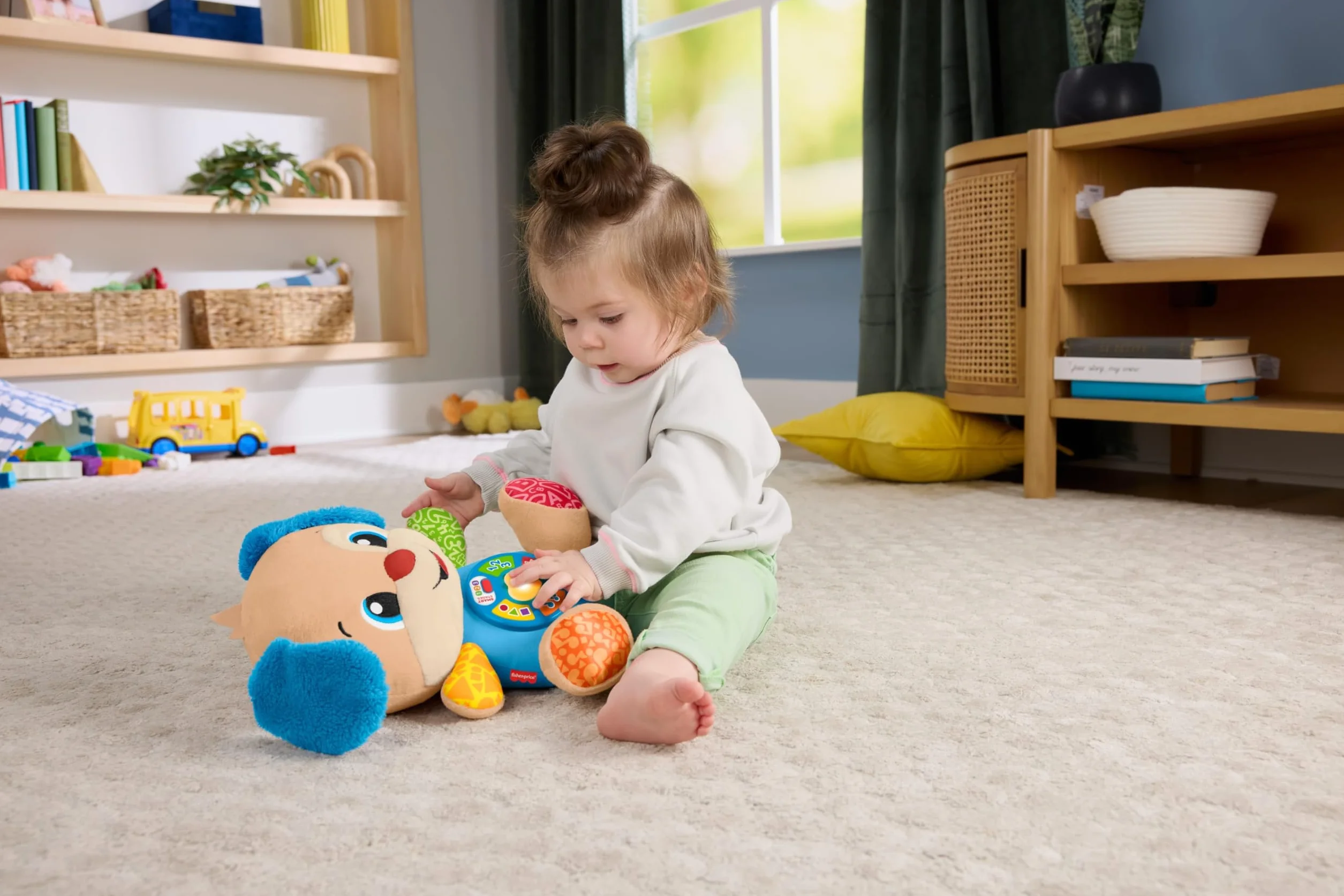 Fisher-Price Ucz się i śmiej! Szczeniaczek Uczniaczek - Poziomy nauki - Edukacyjna interaktywna zabawka, wersja wielojęzykowa: polski; węgierski; czeski; słowacki; angielski, piesek przytulanka, JFD27
