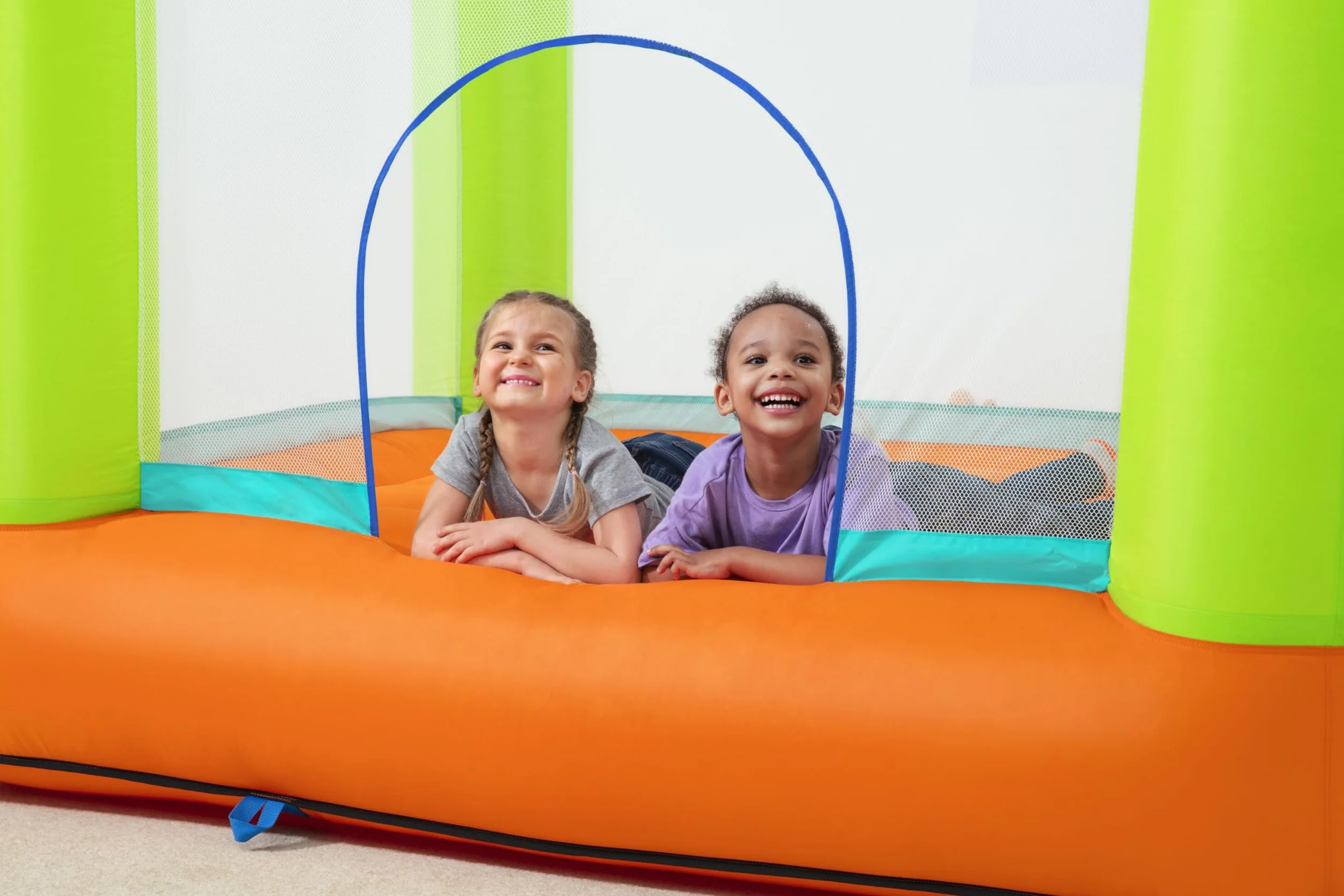 BESTWAY - Plac zabaw z trampoliną - Gra na świeżym powietrzu - 53394 - Pomarańczowy - Skacz i fruwaj - Plastik - 194 cm x 175 cm - Dla dzieci - Gra nadmuchiwana - Od 3 lat