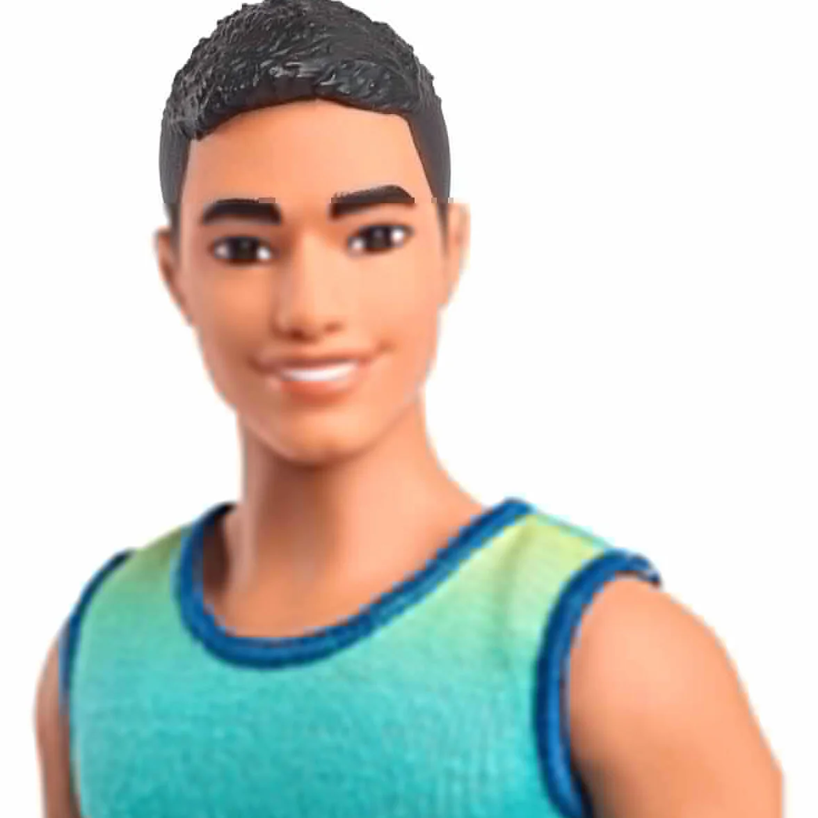 Barbie Fashionistas Ken Lalka #236 z czarnymi włosami, w niebiesko-zielonej koszulce z efektem ombre, dżinsowych szortach i srebrnych bucikach sportowych, HYV00